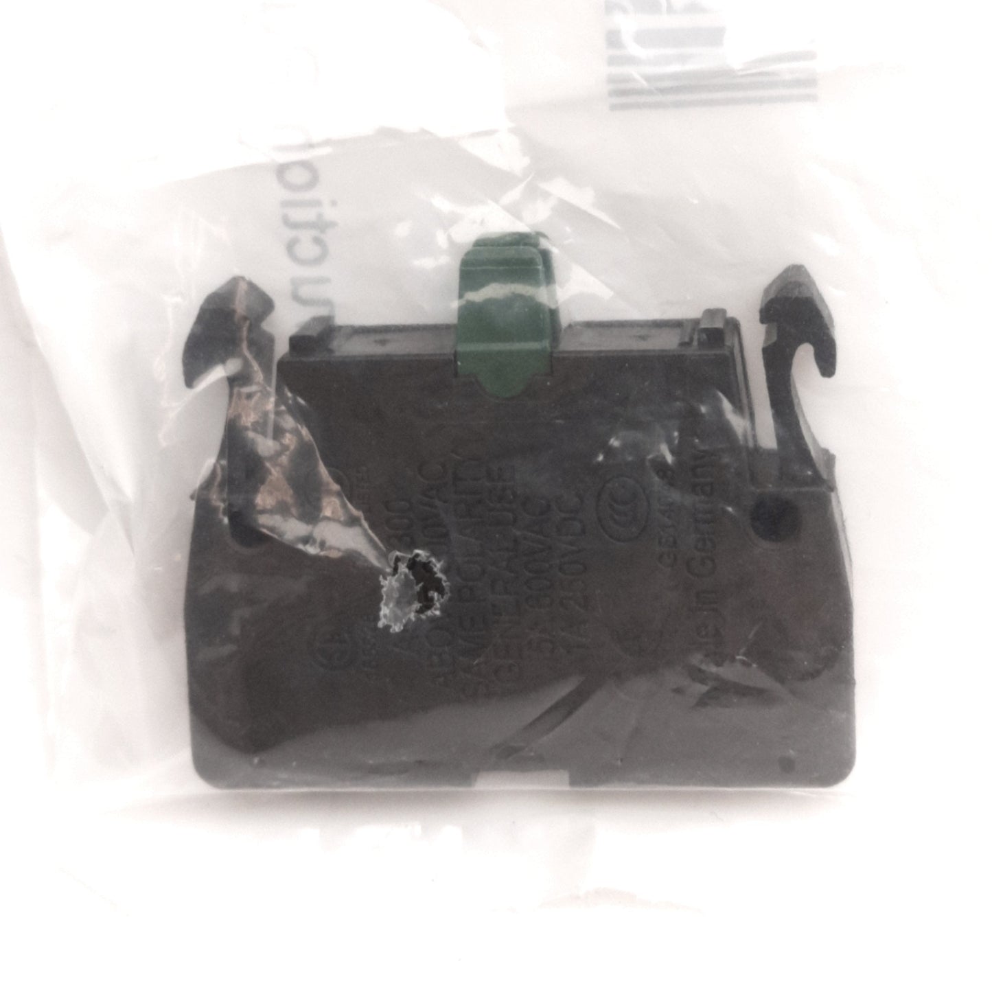 New Lot of 2 Eaton M22-CK10 22.5mm Pushbutton Contact Block, NO, 500VAC/230VDC