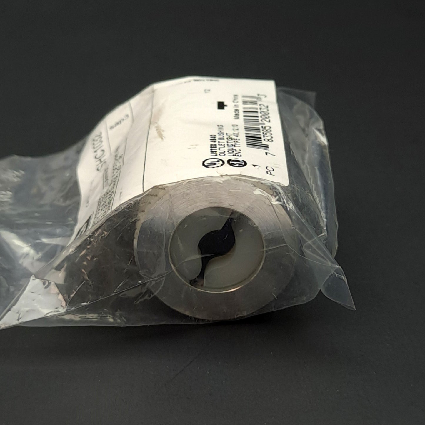 New Lot of 4 Hubbell SHC1032 Cord Connector, 3/4in NPT, ø0.25-0.38in Cable OD