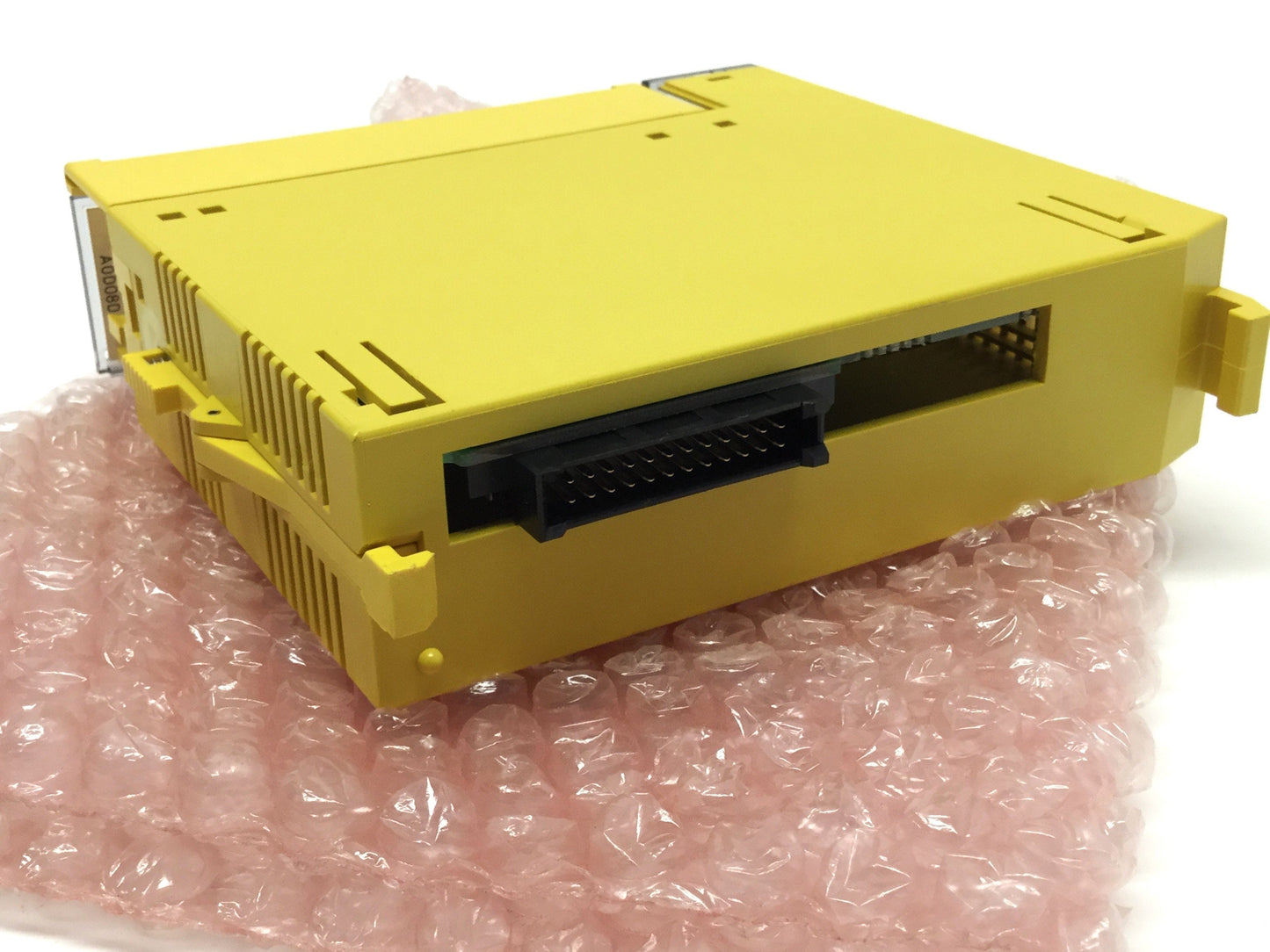 New Fanuc A03B-0819-C152 Digital Output Module, 8-Point, 12/24VDC 2A POS