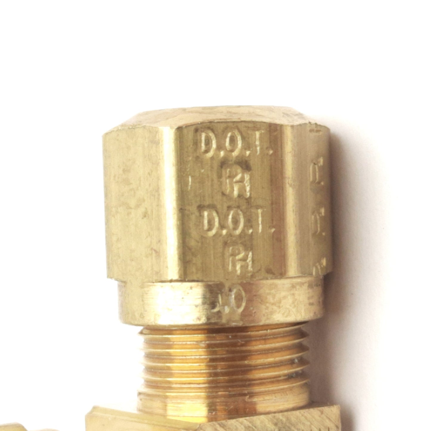 New – Open box Lot of 2 Parker XVS271NTA-6-4 Male Run Tee, 3/8in Diameter Tube to 1/4in NPT