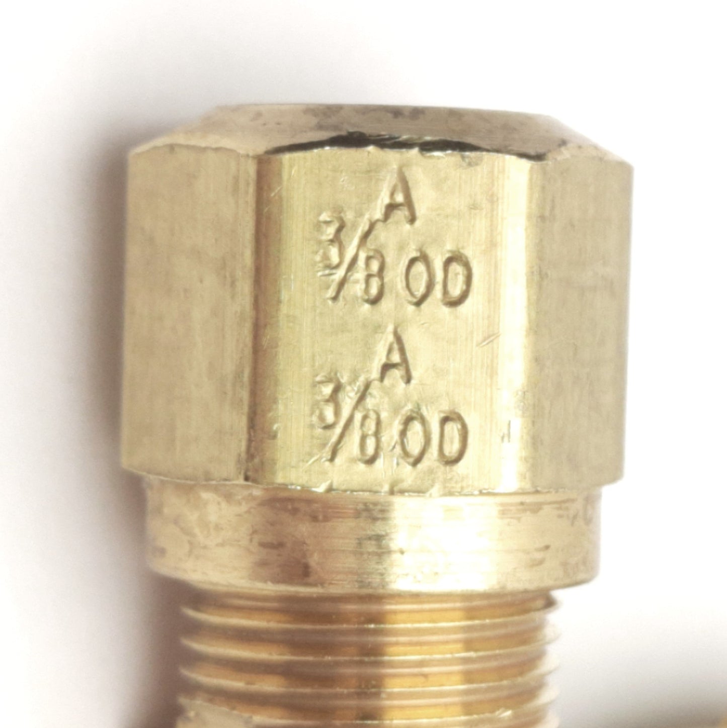 New – Open box Lot of 2 Parker XVS271NTA-6-4 Male Run Tee, 3/8in Diameter Tube to 1/4in NPT