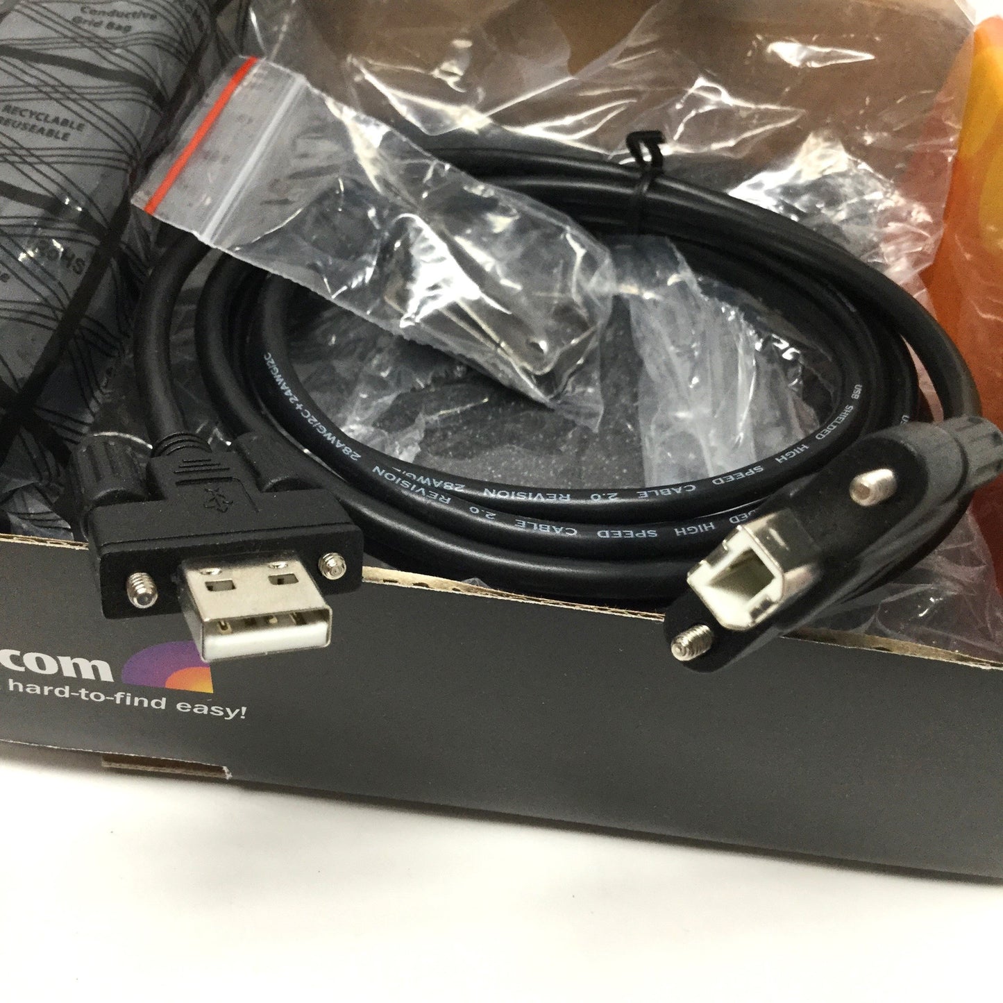 Open box Startech ST7200USBM Industrial Rugged USB 2.0 Hub, 7-Port USB-A, 1x USB-B, 24VDC