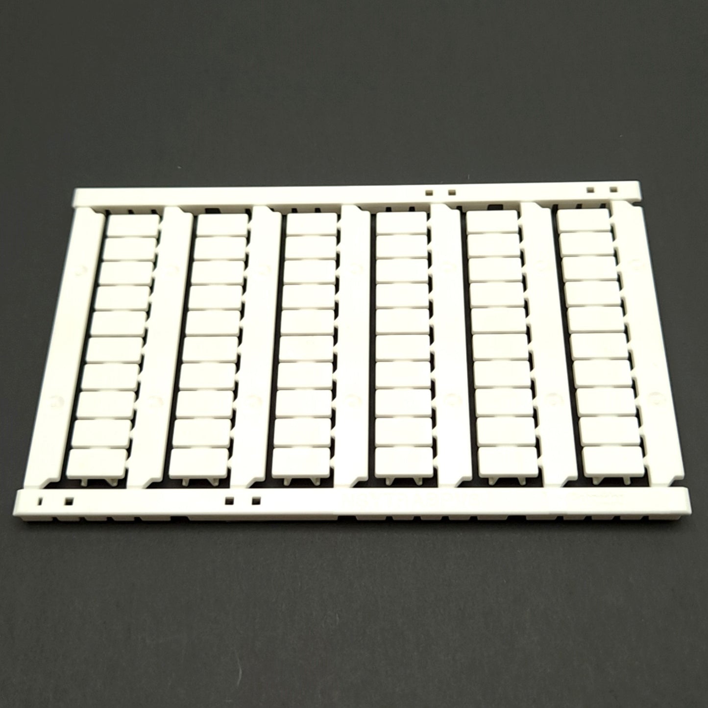 New – Open box Lot of 420 Schneider Electric NSYTRABPV6 Terminal Block Marking Cards, 6mm Wide