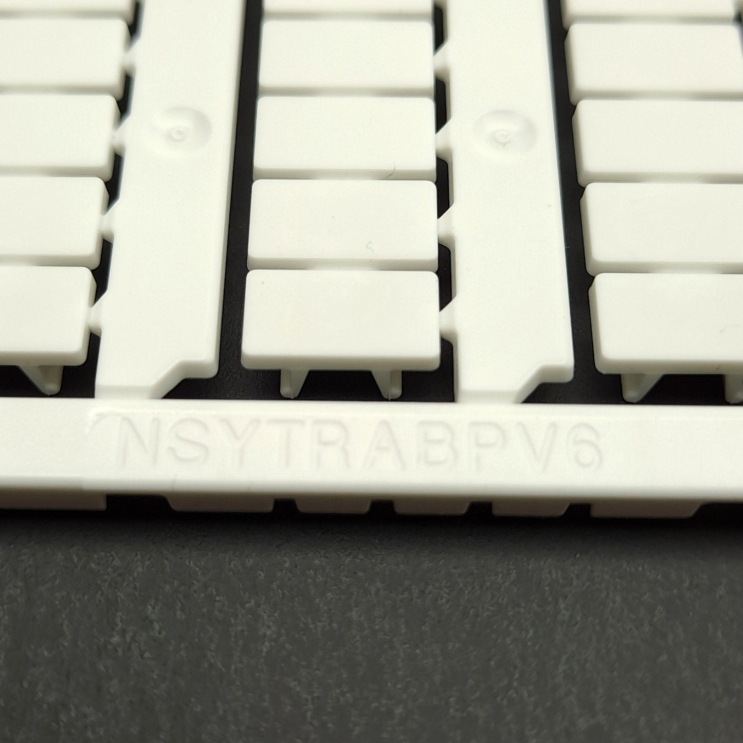 New – Open box Lot of 420 Schneider Electric NSYTRABPV6 Terminal Block Marking Cards, 6mm Wide