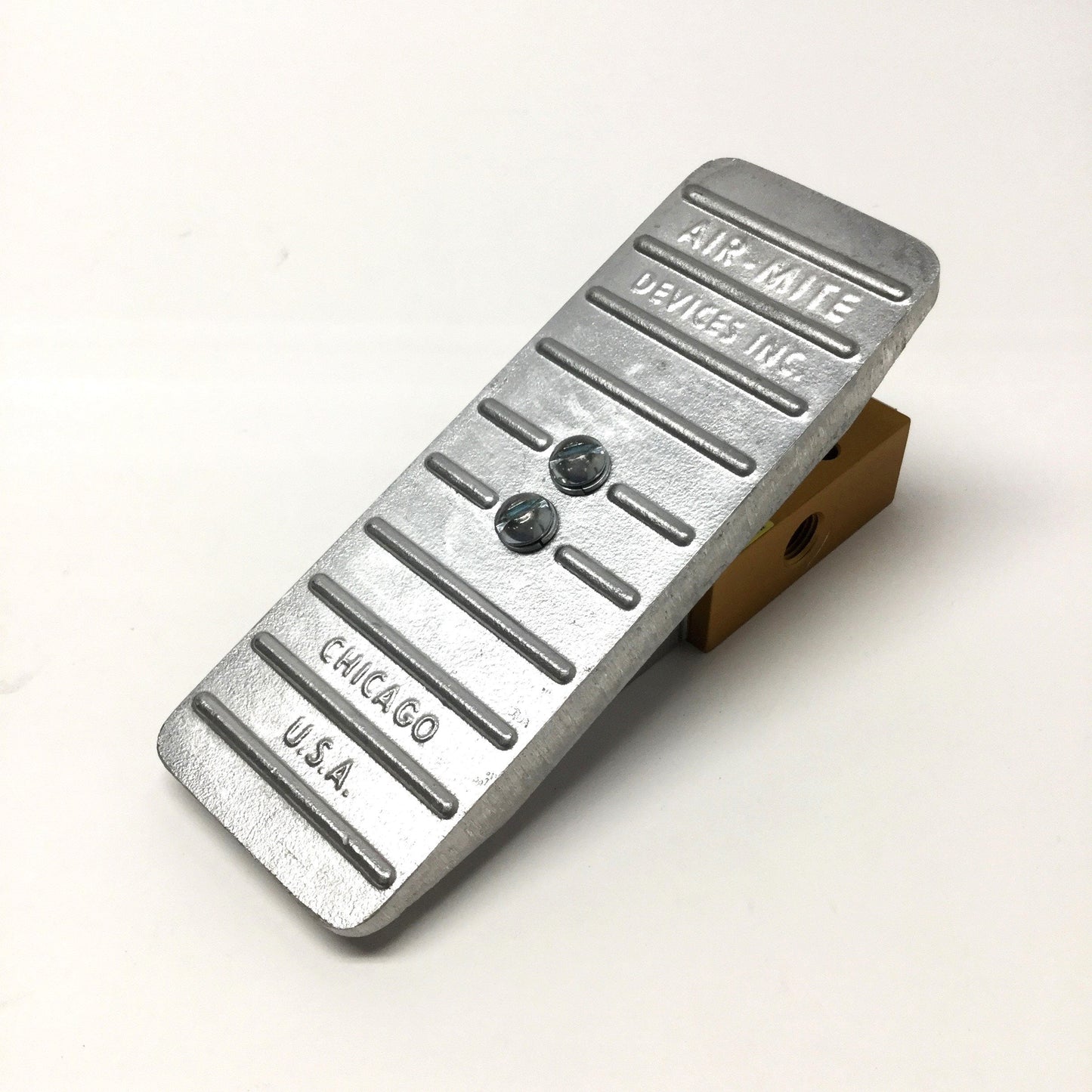 Used Air-Mite V3209 Foot Pedal Treadle Valve 3-Way, Normally Closed, Manual Return