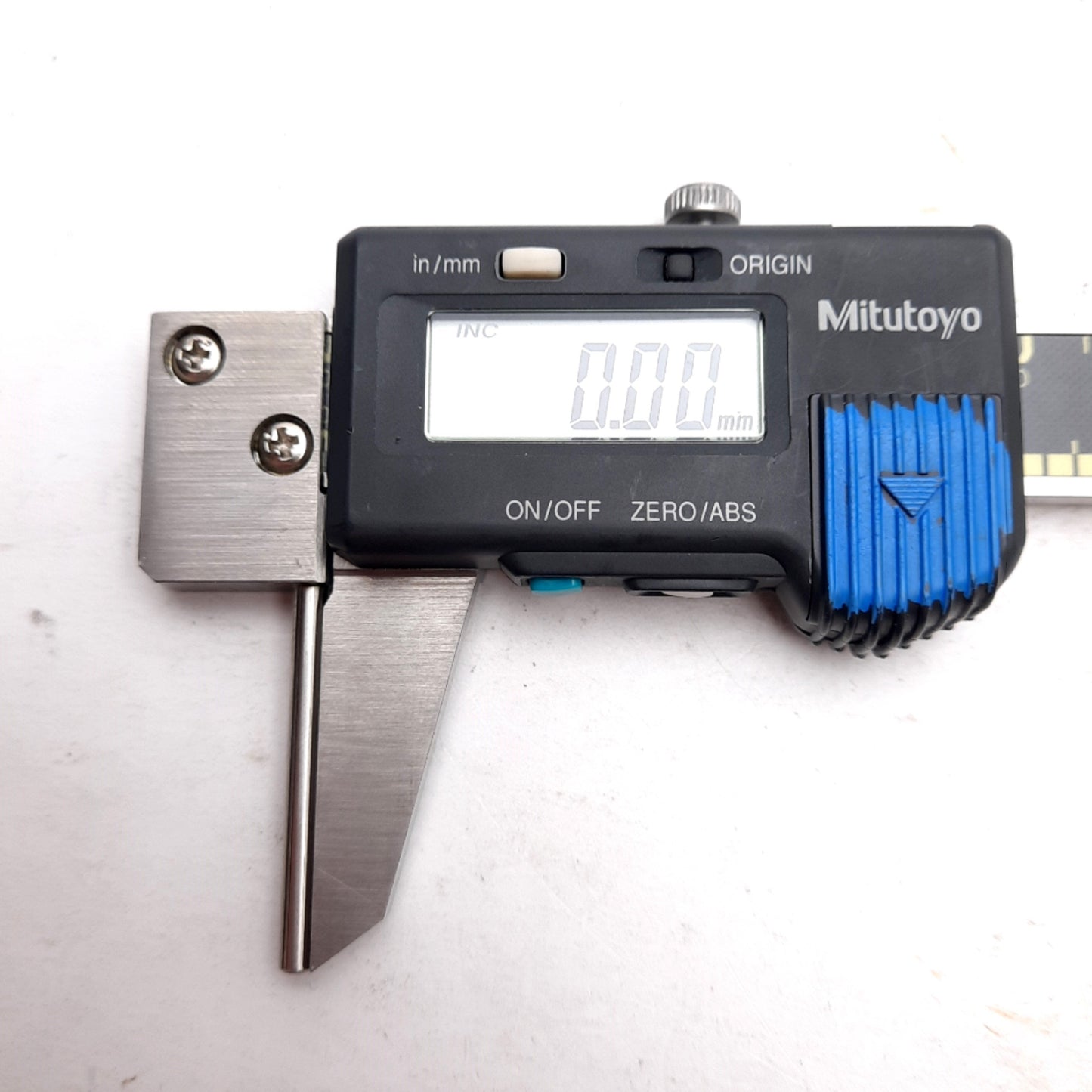 Used Mitutoyo 573-261-10 Tube Thickness Digimatic Caliper, 0-6in, 0.005in Resolution