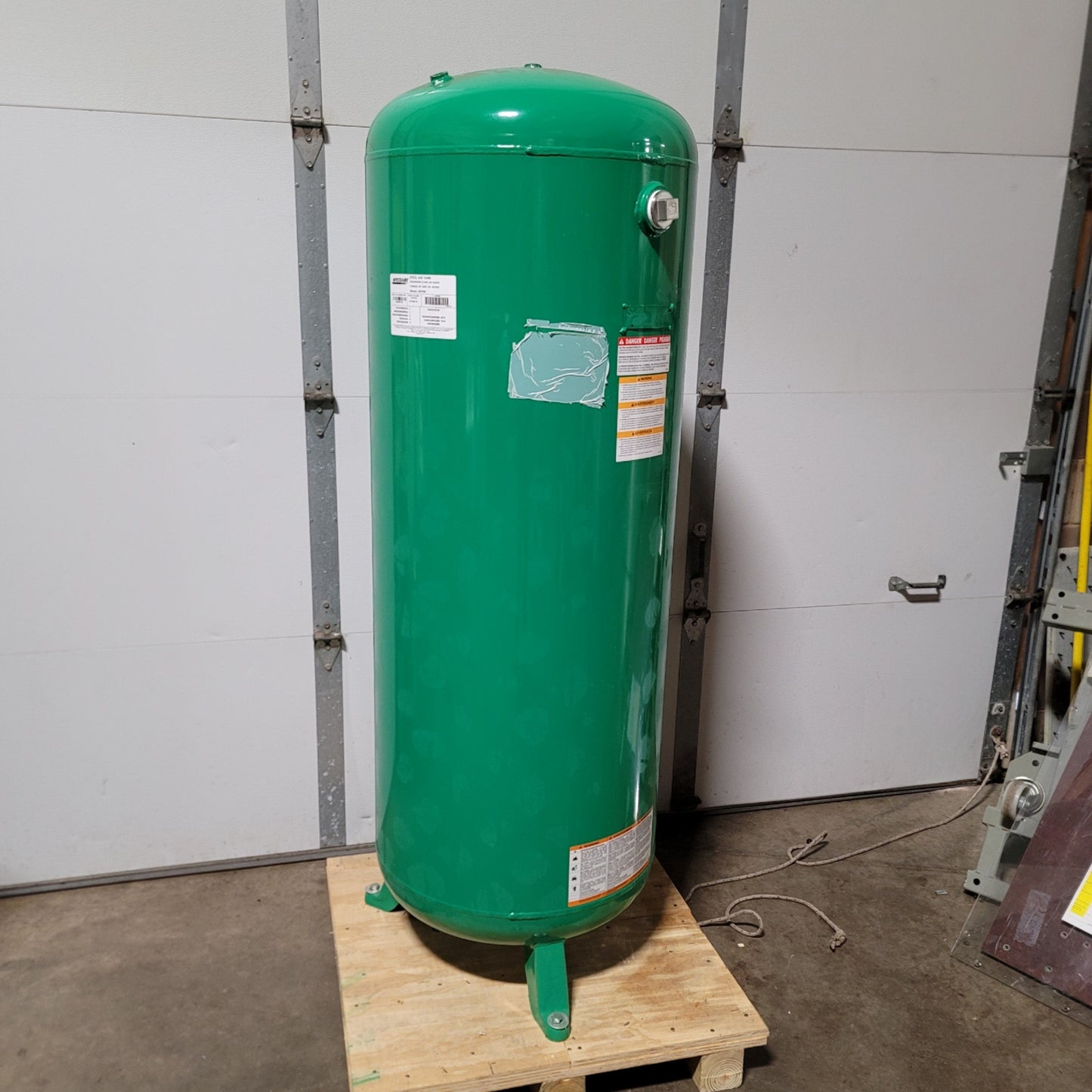 Used Speedaire 4KP88 Upright Steel Air Tank 120 Gallon, 200psi Max, 70"H x 24"W