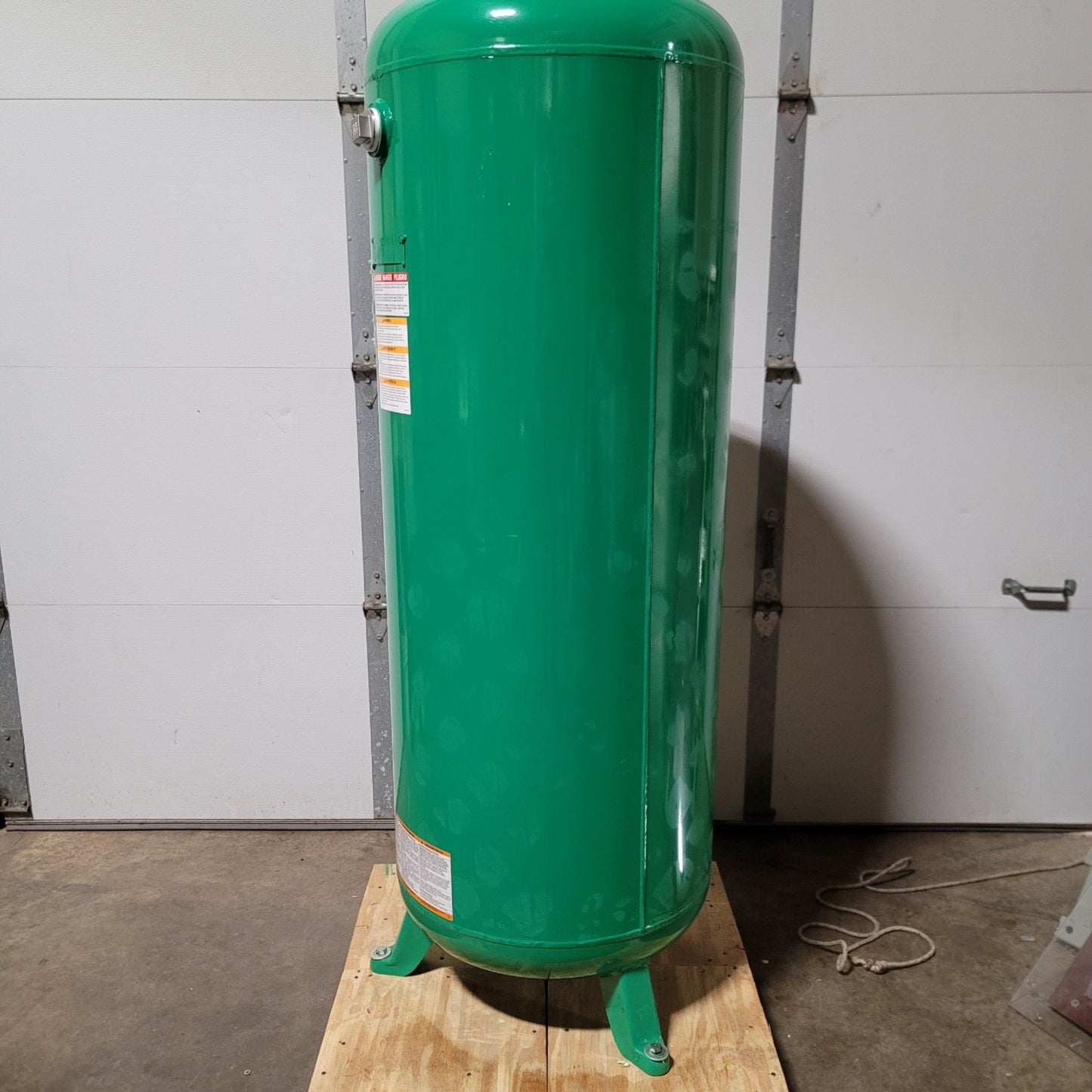 Used Speedaire 4KP88 Upright Steel Air Tank 120 Gallon, 200psi Max, 70"H x 24"W