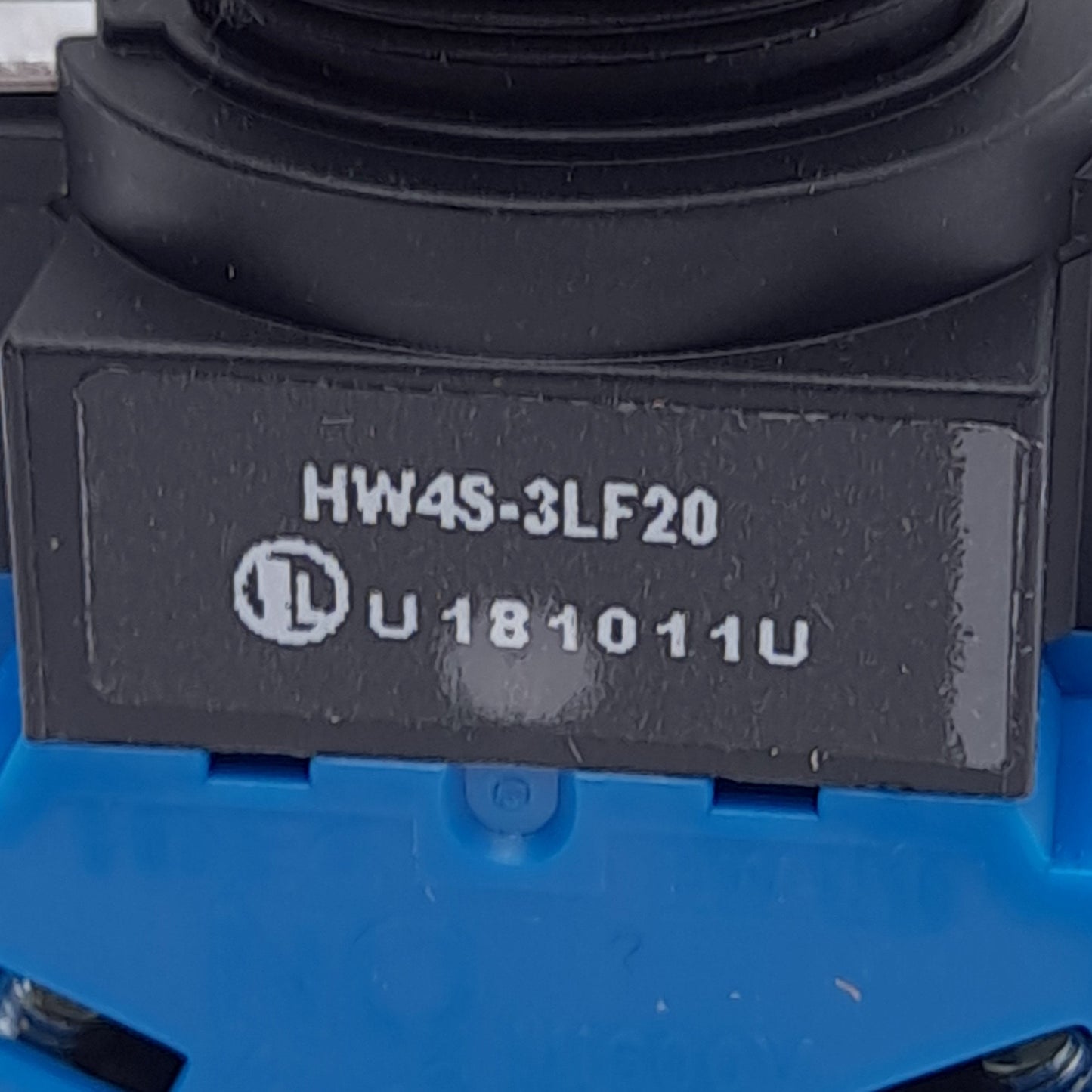 New IDEC HW4S-3LF20 Selector Switch, 3-Position, Maintained, 2 NO, ø22mm Mounting