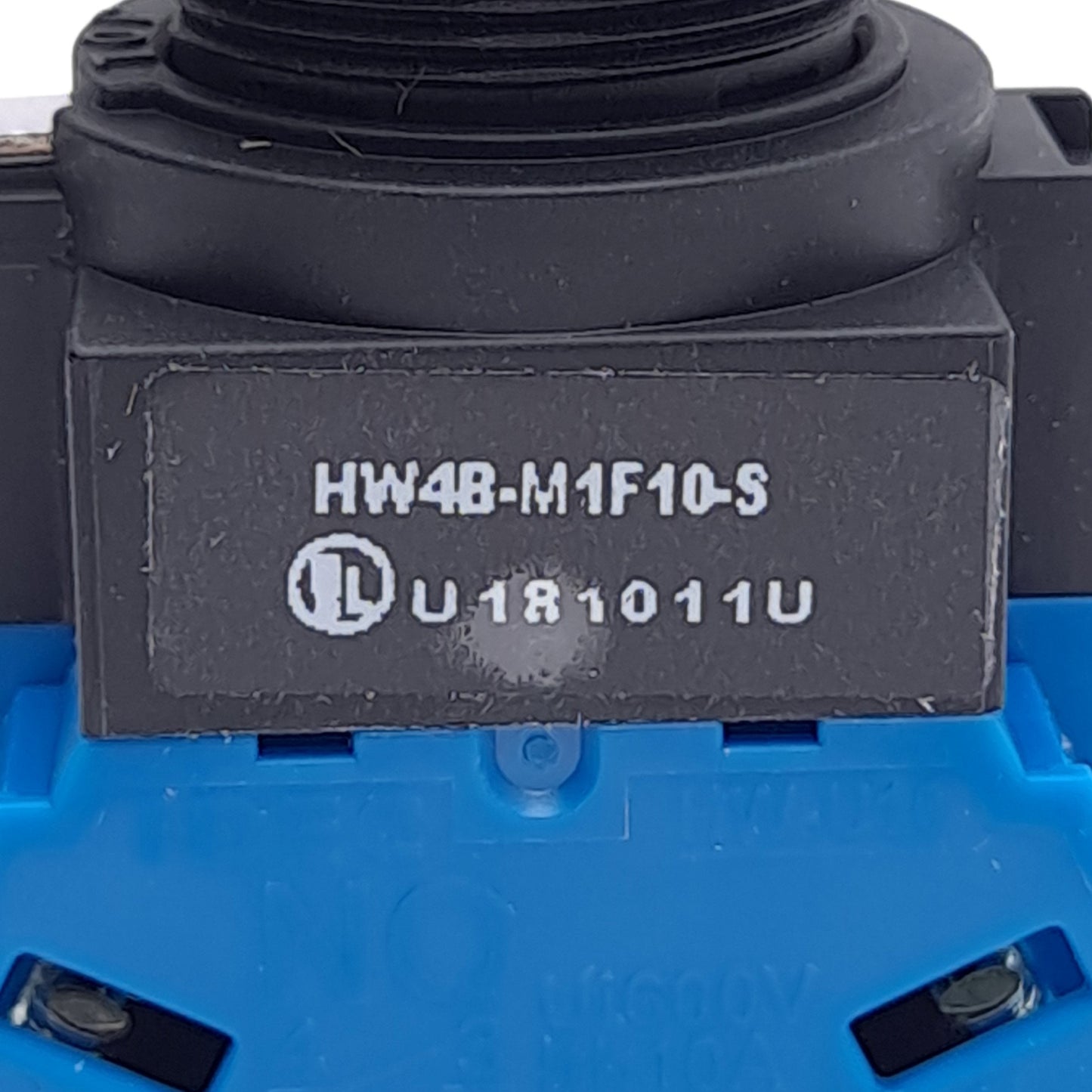 New Lot of 2 IDEC HW4B-M1F10-S Pushbutton, Momentary, 1 NO Contact, ø22mm Mounting