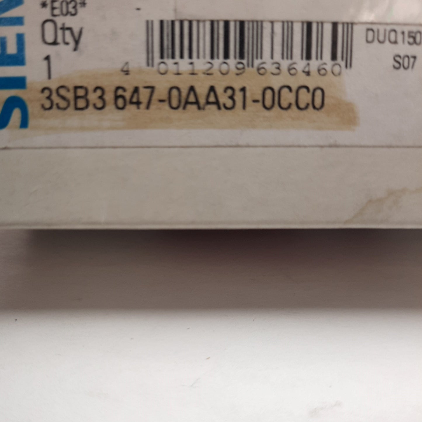 New – Open box SIEMENS 3SB3606-0AA31-0CC0 Push Button Switch, Yellow, 1NO + 1NC 400 VAC 10A