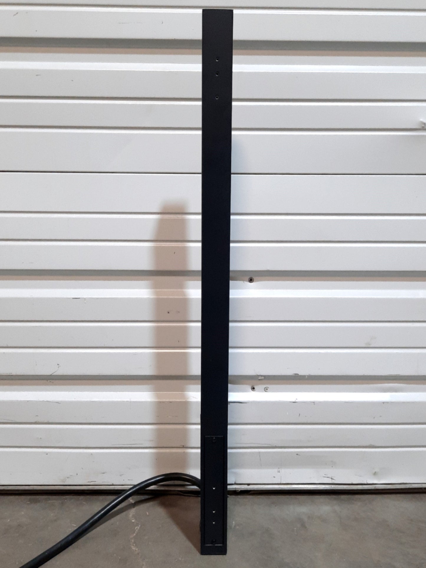 Open box Server Technology CB-24V2C401-001 Server Rack PDU 5kW 24x C13 L6-30P 208VAC