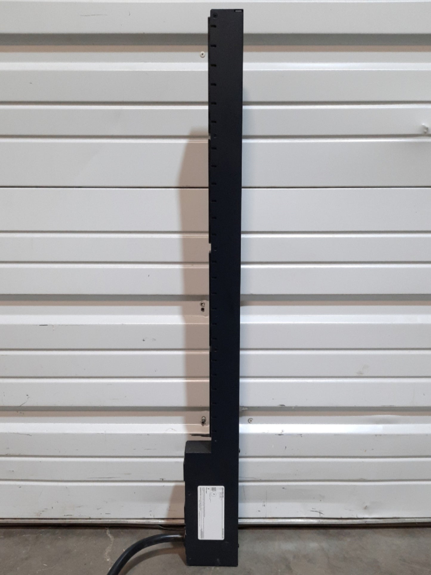 Open box Server Technology CB-24V2C401-001 Server Rack PDU 5kW 24x C13 L6-30P 208VAC