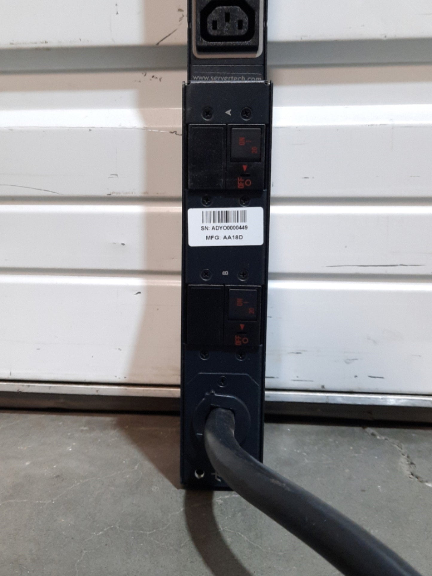 Open box Server Technology CB-24V2C401-001 Server Rack PDU 5kW 24x C13 L6-30P 208VAC