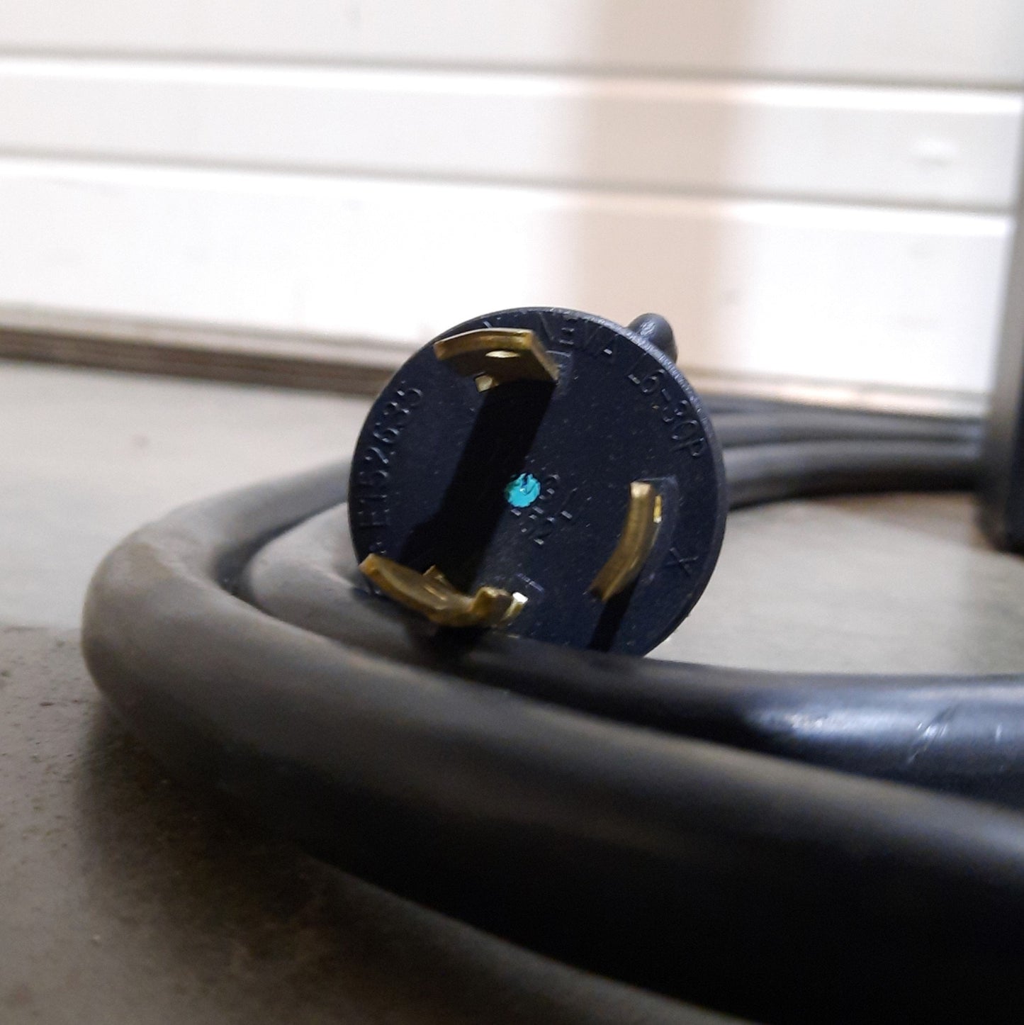 Open box Server Technology CB-24V2C401-001 Server Rack PDU 5kW 24x C13 L6-30P 208VAC