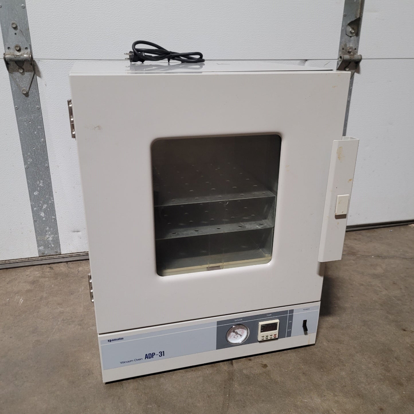 Used Yamato ADP-31 PID-Controlled Vacuum Drying Oven 1 Cu.Ft., 120VAC, 40-260°C