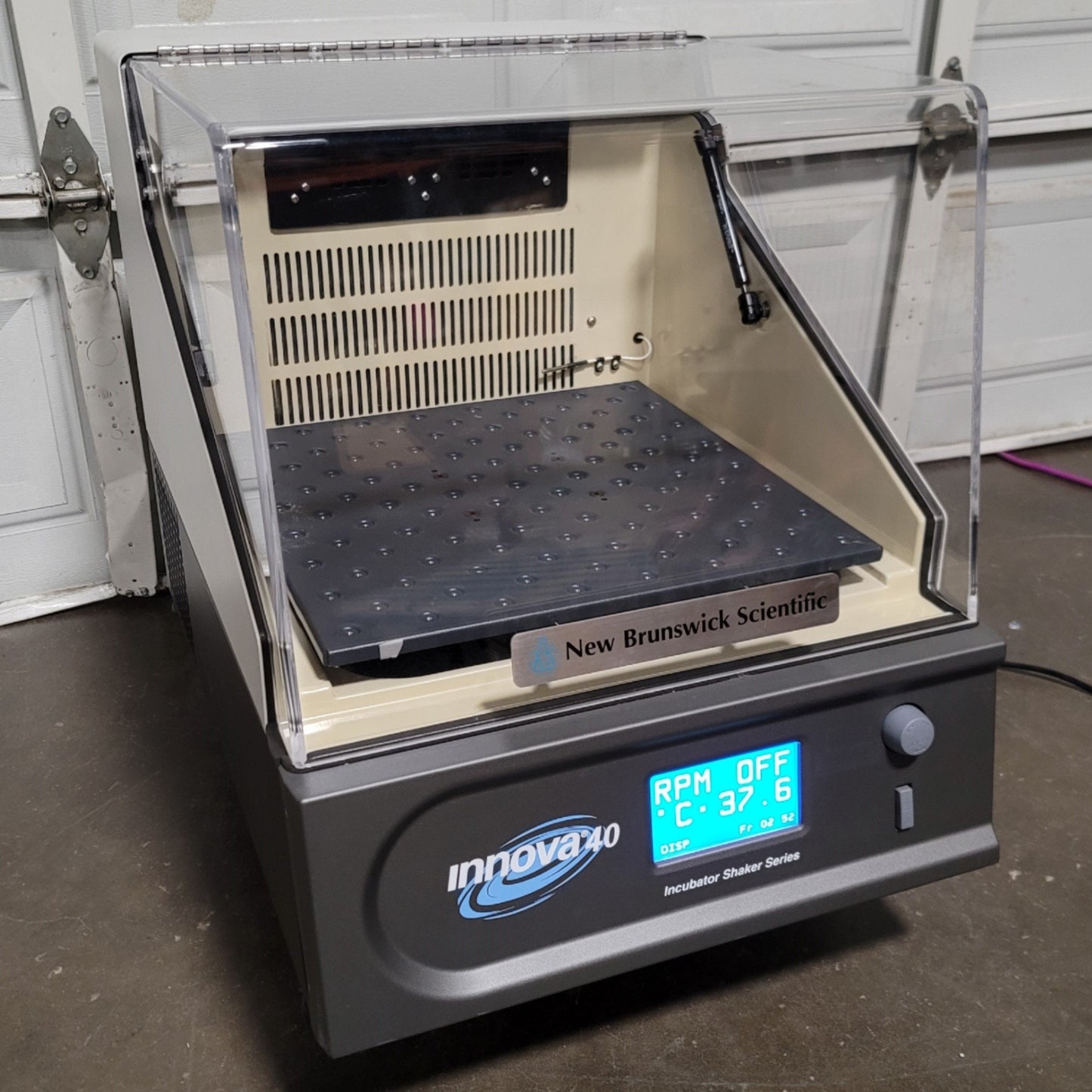 Used New Brunswick Innova 40R Orbital Shaker Incubator 1" Orbit 4-80°C 25-500RPM 120V