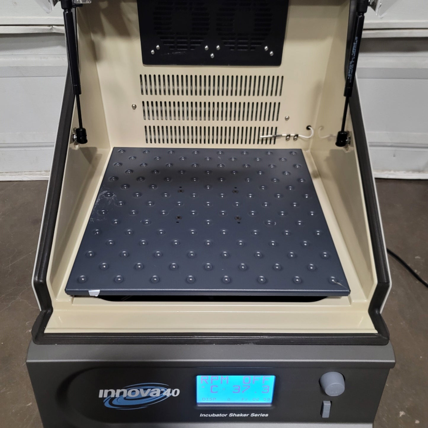 Used New Brunswick Innova 40R Orbital Shaker Incubator 1" Orbit 4-80°C 25-500RPM 120V