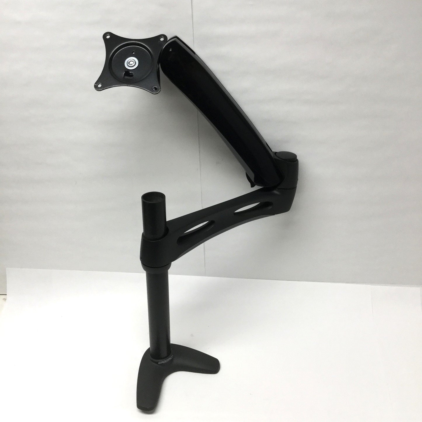 Used Ergotron 45-179-195 LX Single LCD Monitor Arm, Desk Mount, VESA 75 *No Clamp*