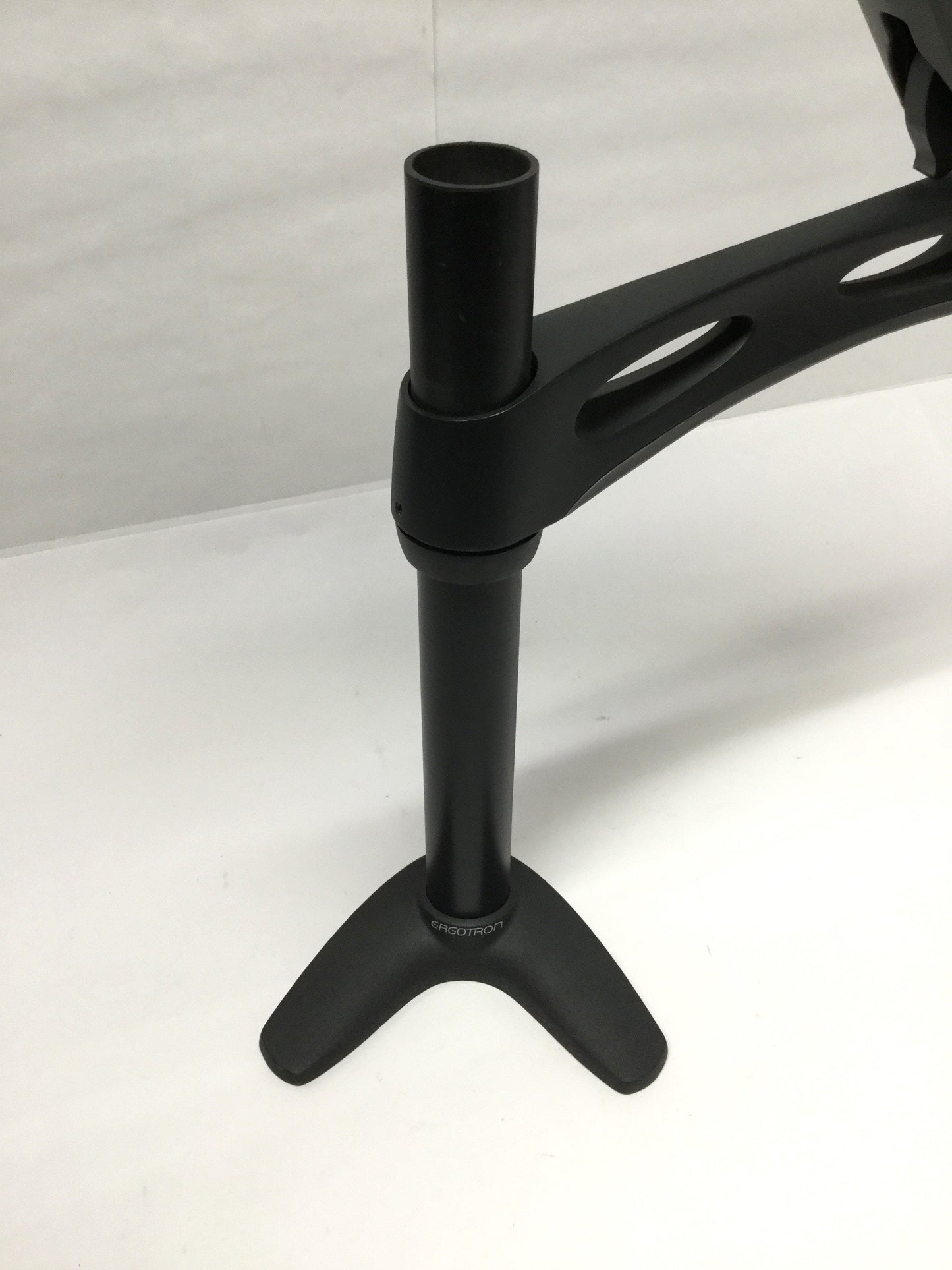 Used Ergotron 45-179-195 LX Single LCD Monitor Arm, Desk Mount, VESA 75 *No Clamp*