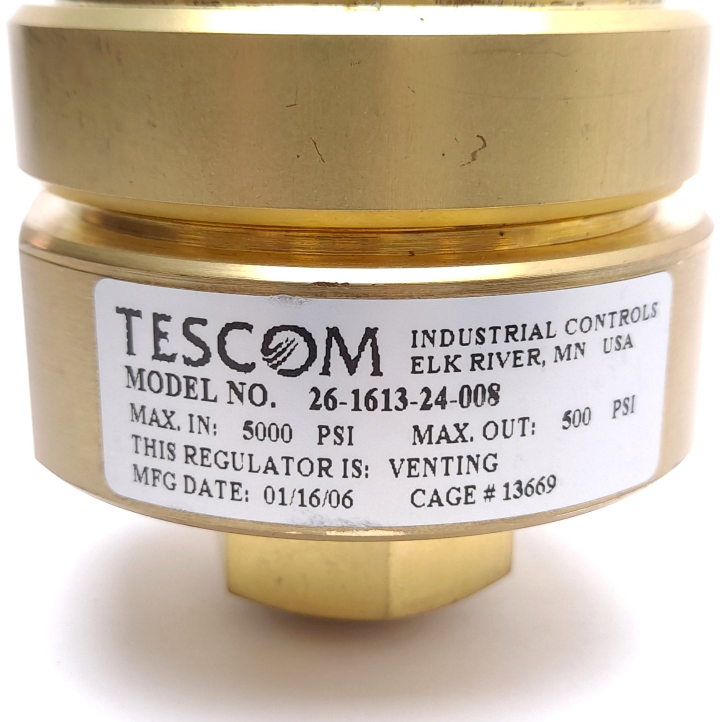 Used Tescom 26-1613-24-008 Regulator, 5000psig In, 500psig Out, Brass, 1/4in NPT