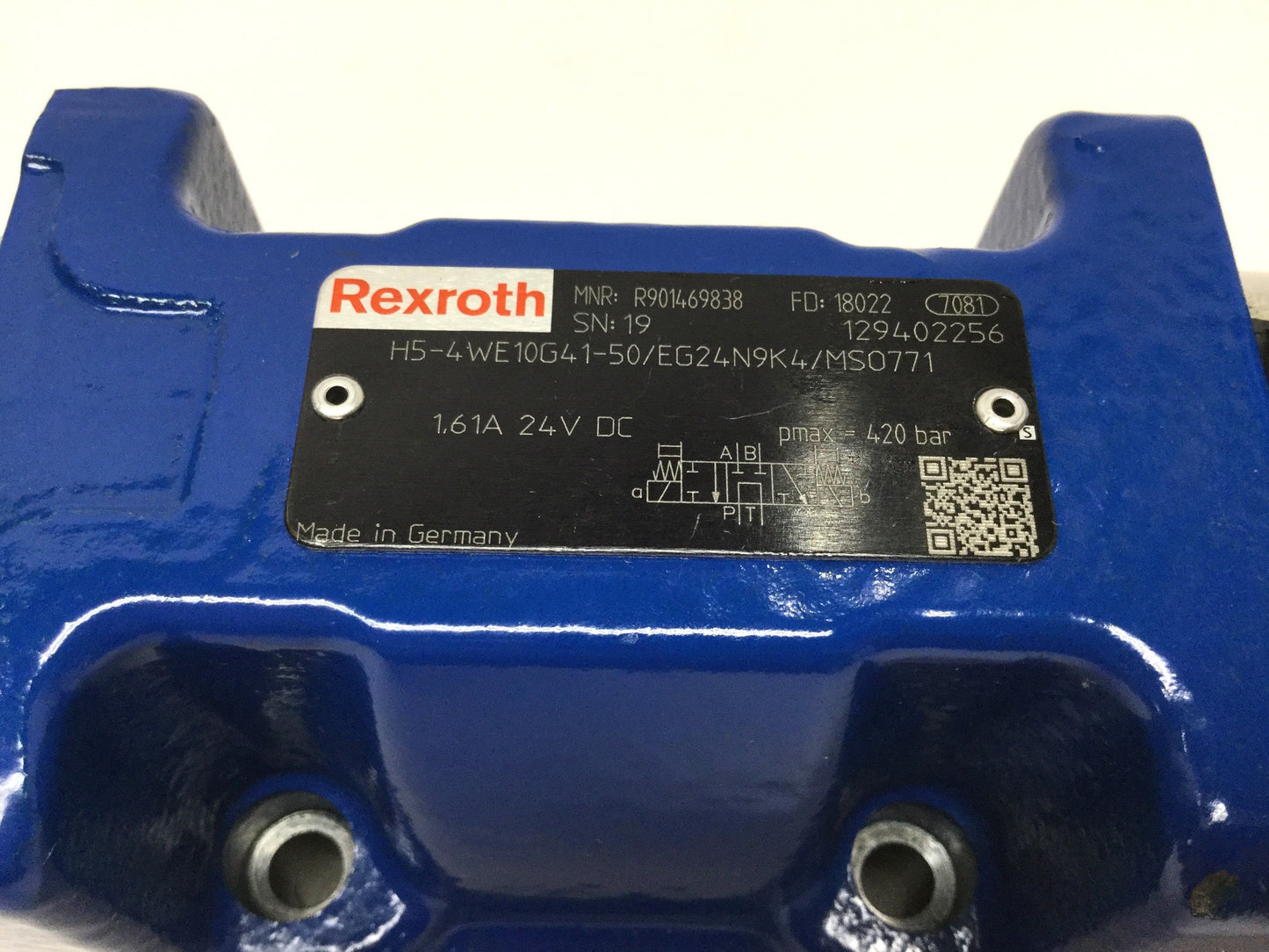 Used Bosch Rexroth R901469838 Hydraulic Directional Spool Valve 24VDC, 420bar