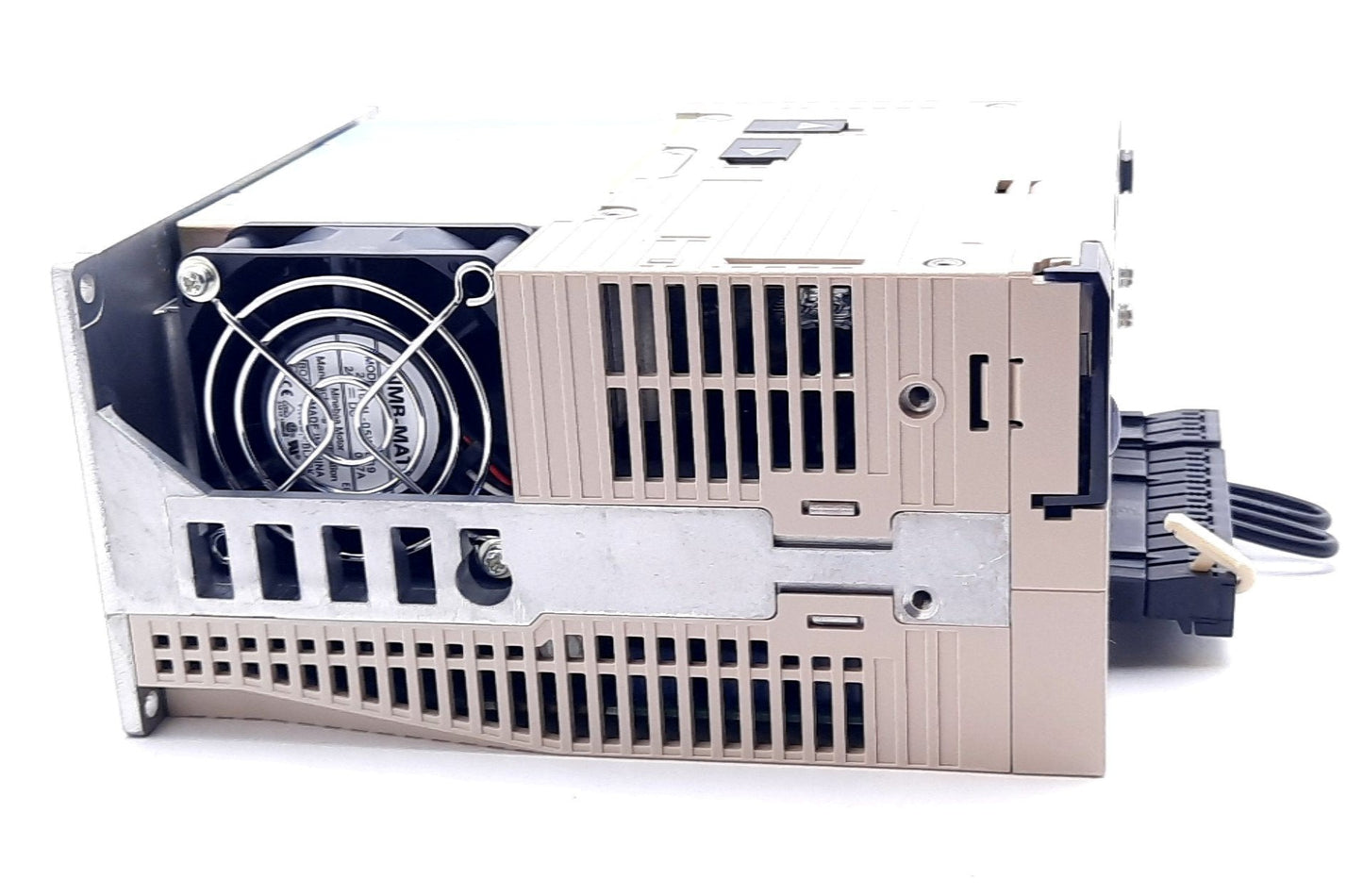 New Yaskawa SGDV-120A11A002000 Servo Drive 3 Phase 170-253VAC 1.5kW 11.6A 28A