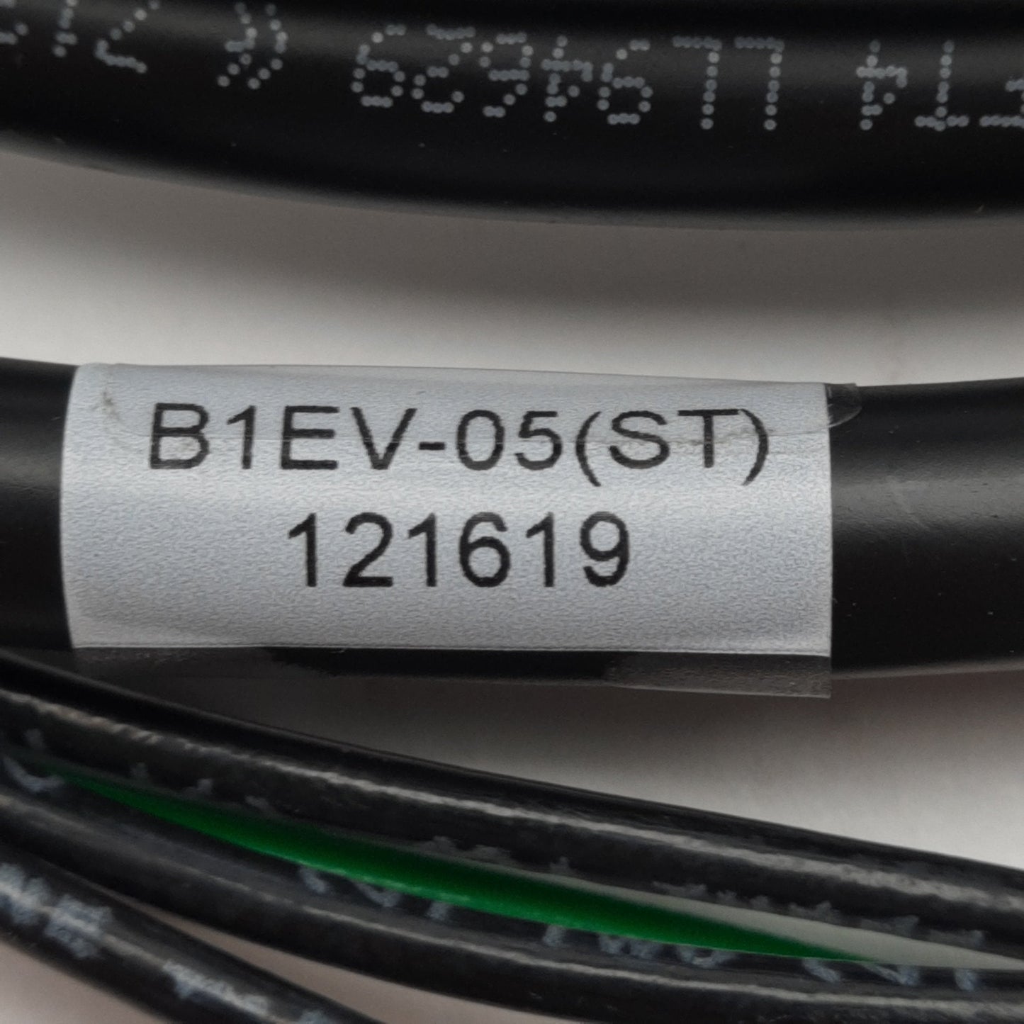 New – Open box Yaskawa B1EV-05(ST) Servo Motor Power Cable, 3-Poles + Ground, 200/400V, 5m Long
