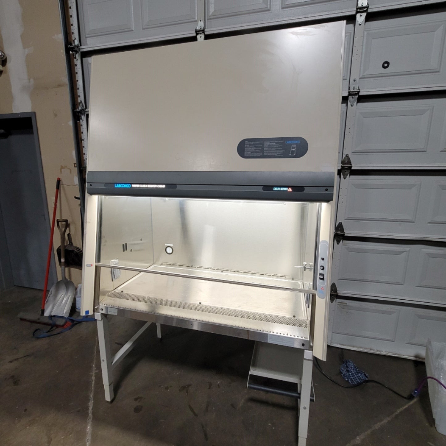 Used Labconco 36209043726 Purifier Class II Biosafety Cabinet 20CuFt, 296CFM, 120VAC