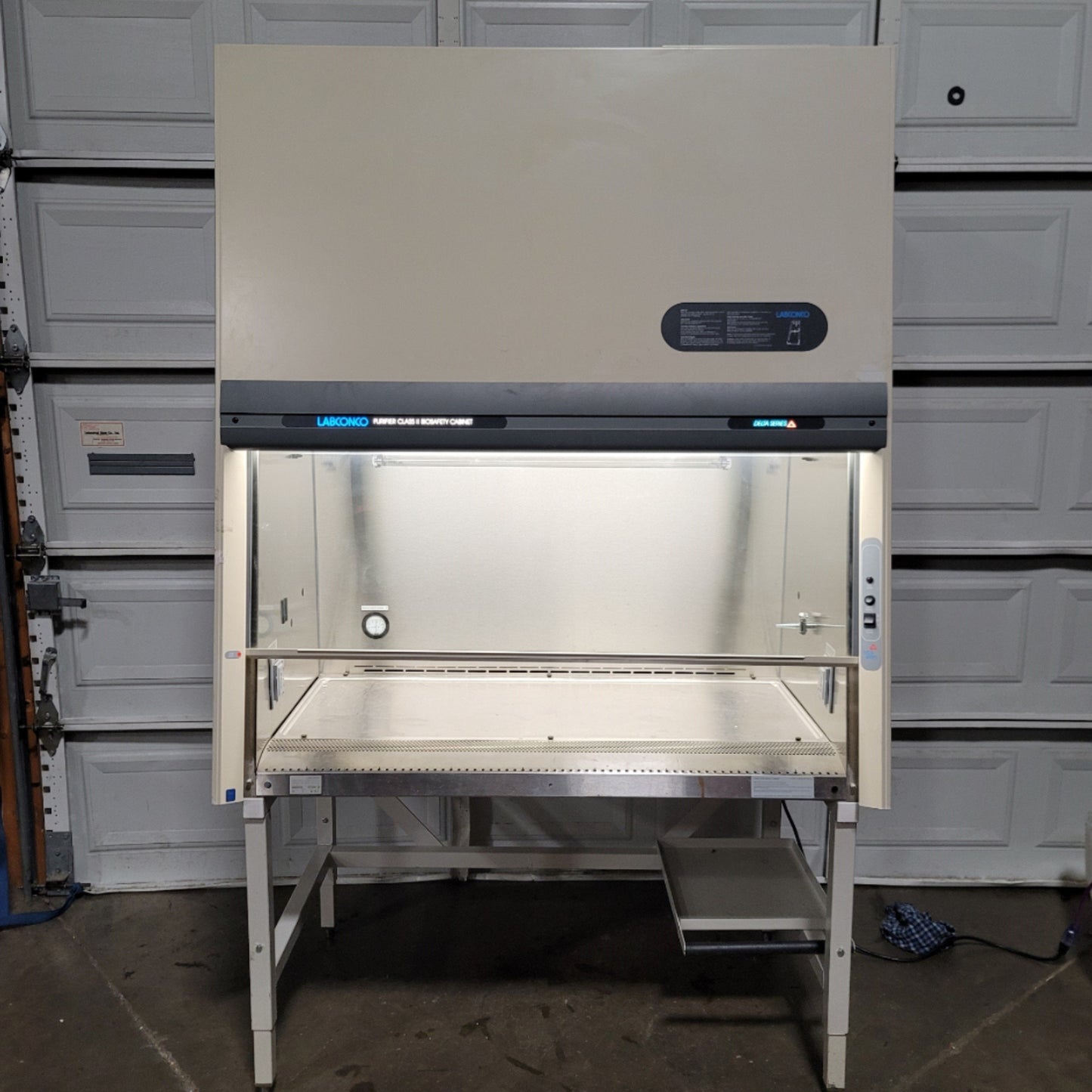 Used Labconco 36209043726 Purifier Class II Biosafety Cabinet 20CuFt, 296CFM, 120VAC