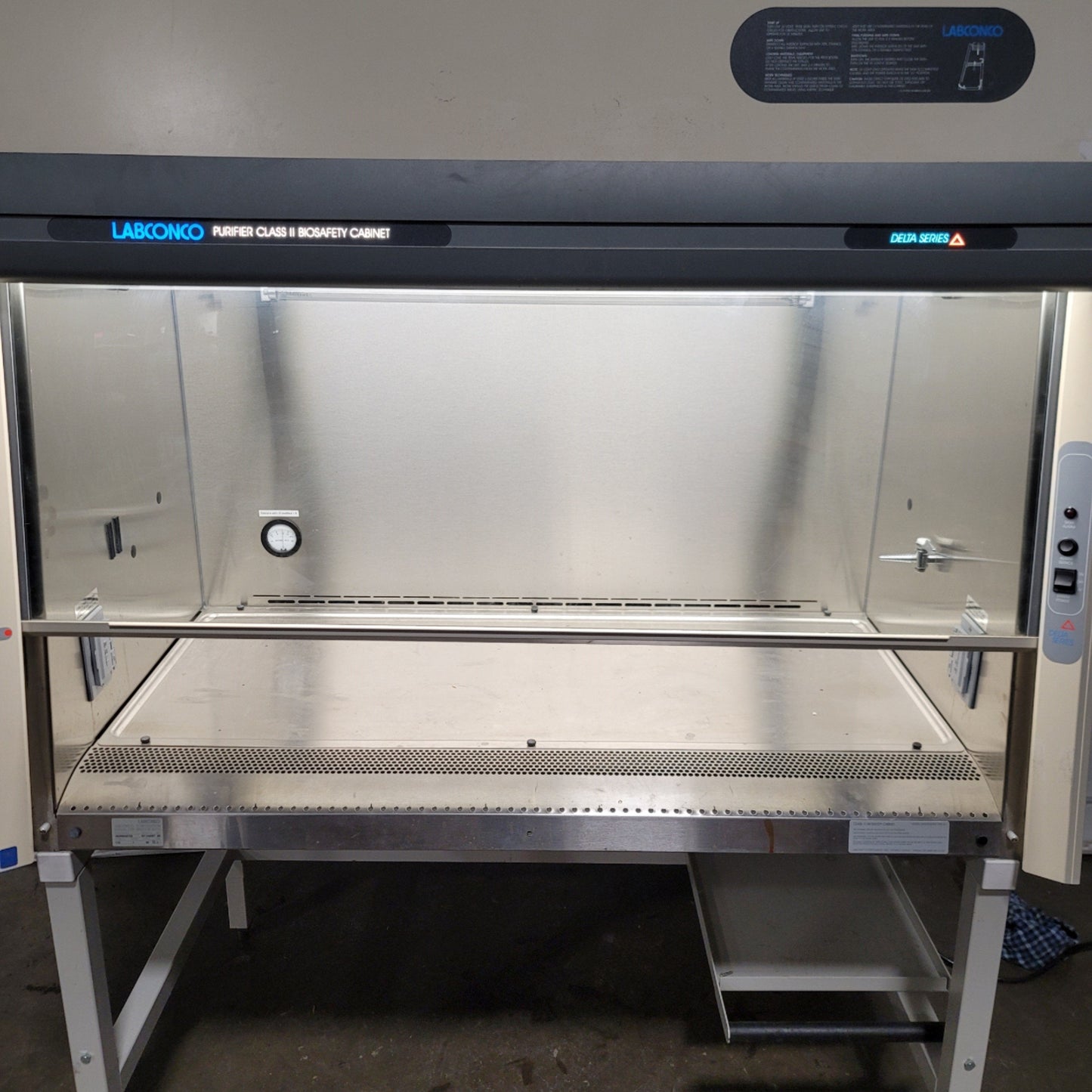Used Labconco 36209043726 Purifier Class II Biosafety Cabinet 20CuFt, 296CFM, 120VAC
