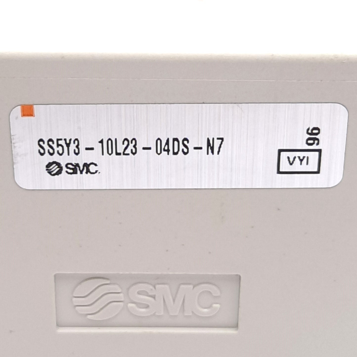 New – Open box SMC SS5Y3-10L23-04DS-N7 Manifold, 4-Station, ø1/4in One-Touch, Direct Mount