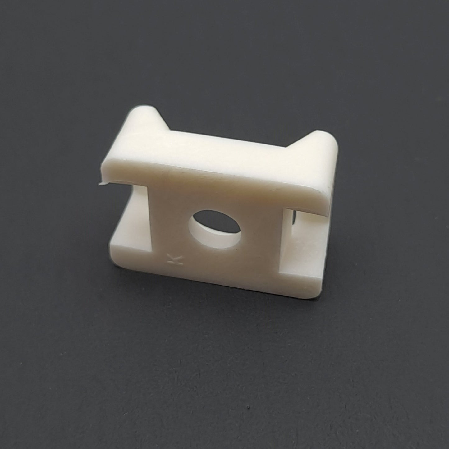 New – Open box Lot of 100 Panduit TM3S10-M69 Cable Tie Mount, M5 Mounting Hole, 21.9 x 15.5mm