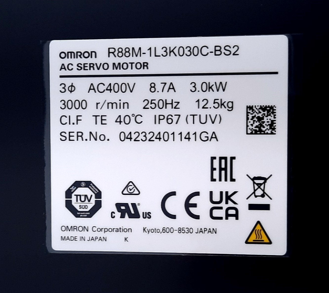 New Omron R88M-1L3K030C-BS2 AC Servo Motor 3 Phase w/Brake 400VAC 8.7A 3kW 3000rpm
