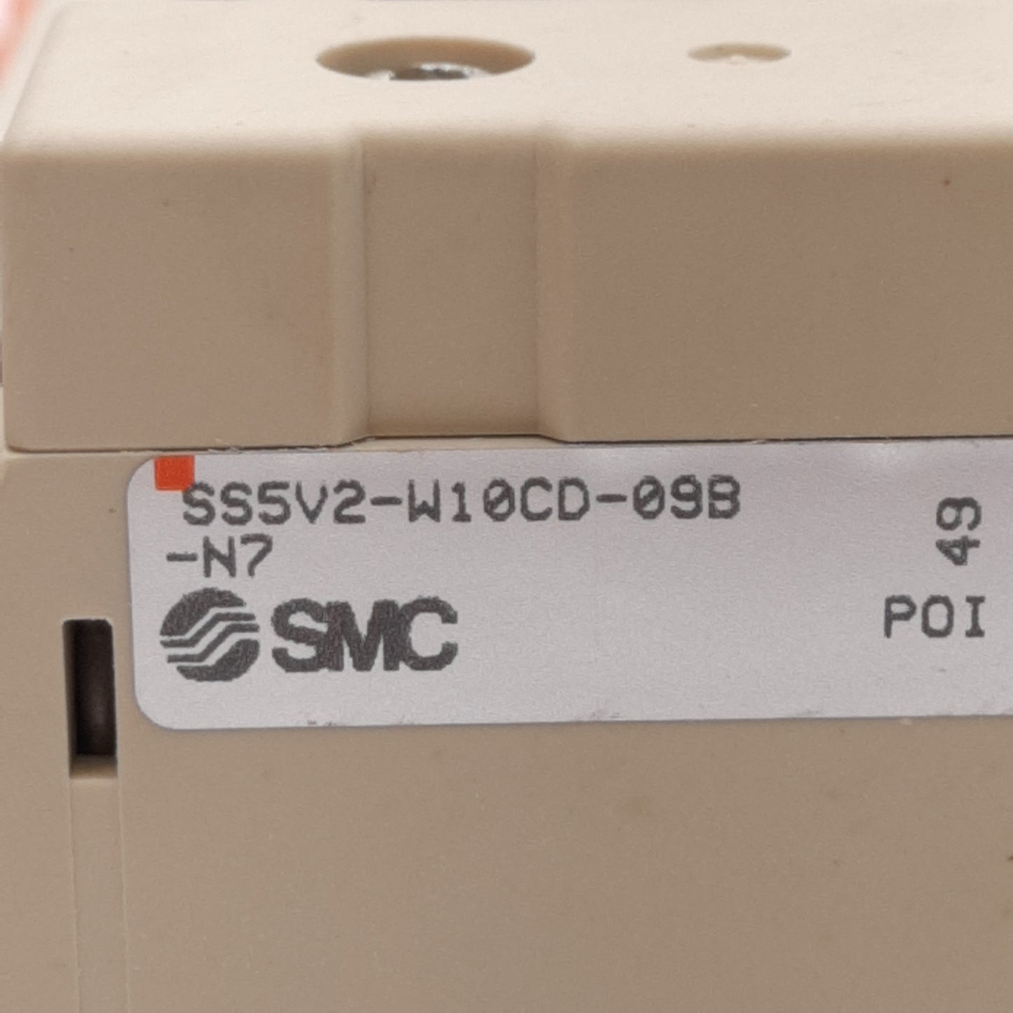 New – Open box SMC SS5V2-W10CD-09B-N7 Pneumatic Manifold, 9-Station, ø1/4in & ø3/8in One-Touch