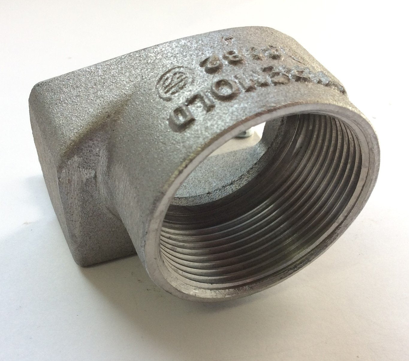 New Wiremold G3082 Raceway Conduit Connector Fitting 1-1/2" NPT