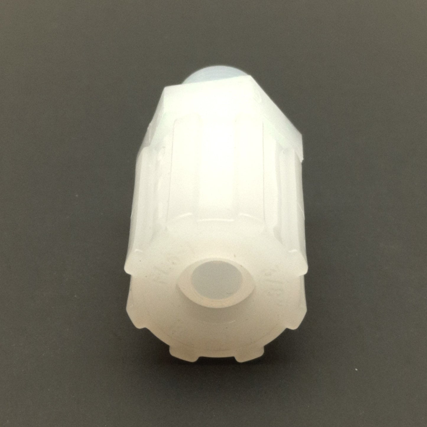 New Lot of 2 Fit-Line Global MC6-4N-1 Pneumatic Connectors, 3/8in Tube To 1/4in NPT