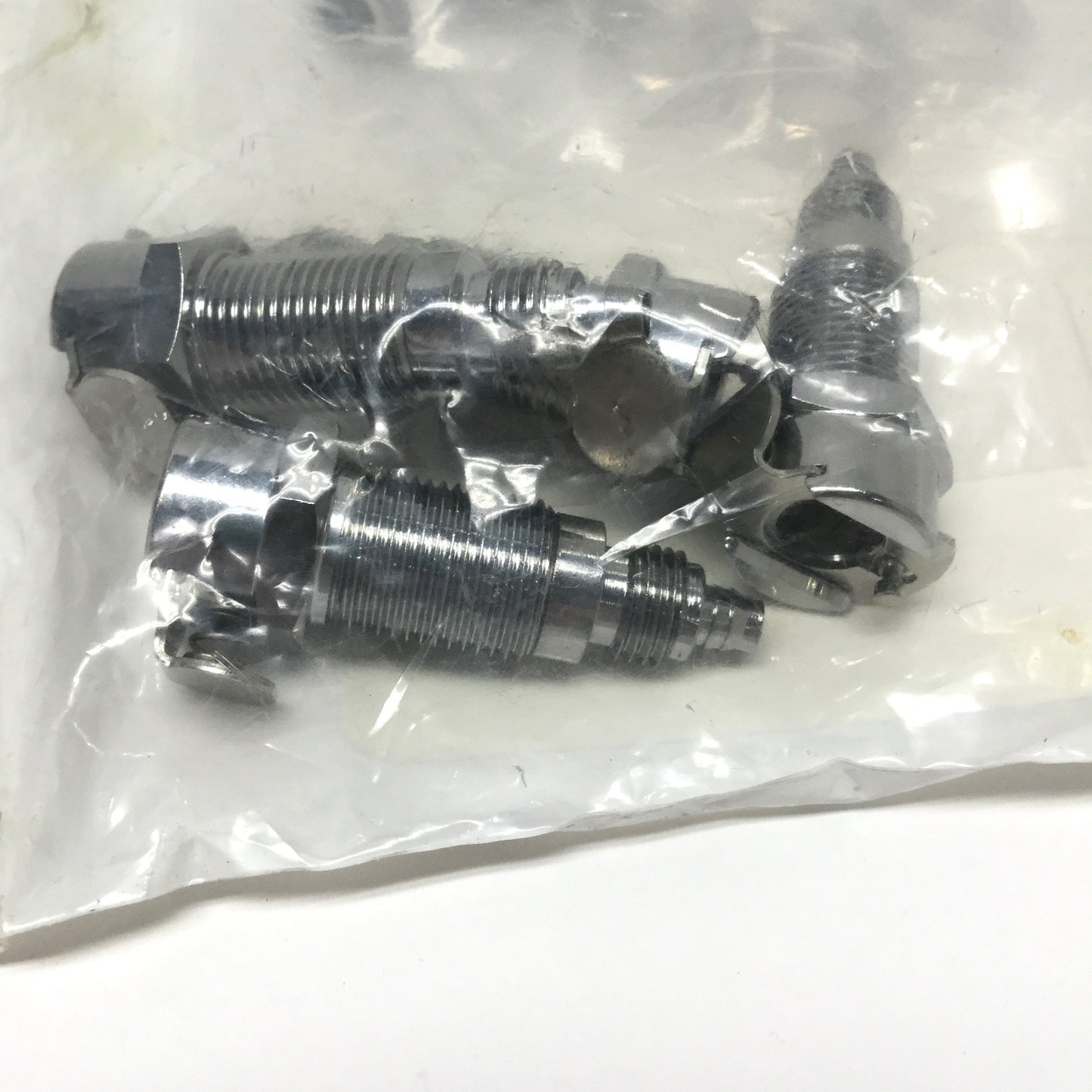 New Lot of 4 CPC Colder MCD1204 Valved Panel Mount Coupling Body, 1/4" PTF, 250psi