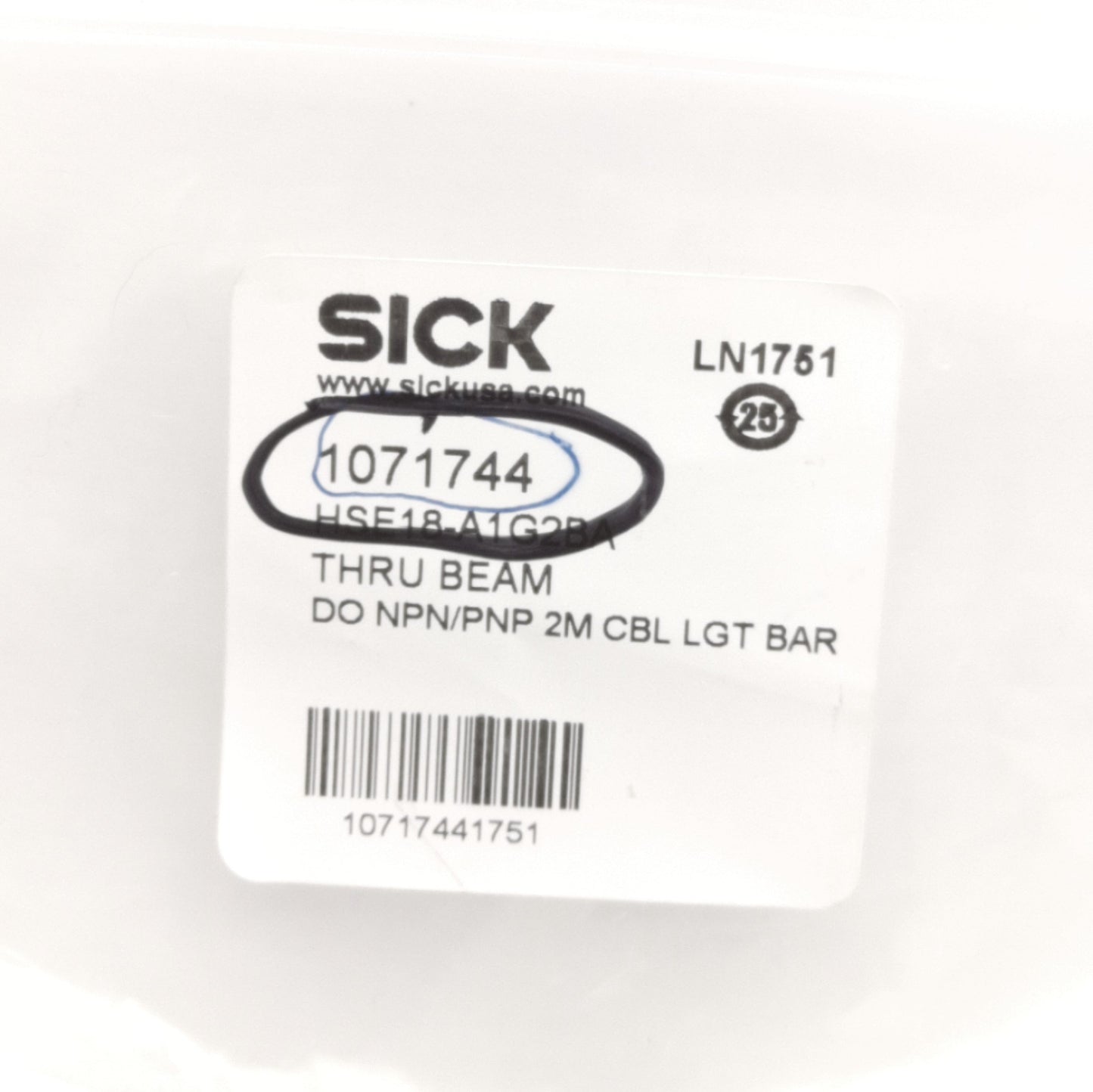 New SICK 1071744 Thrubeam Sensor 10-30VDC, PNP/NPN Digital Output, 20m Range