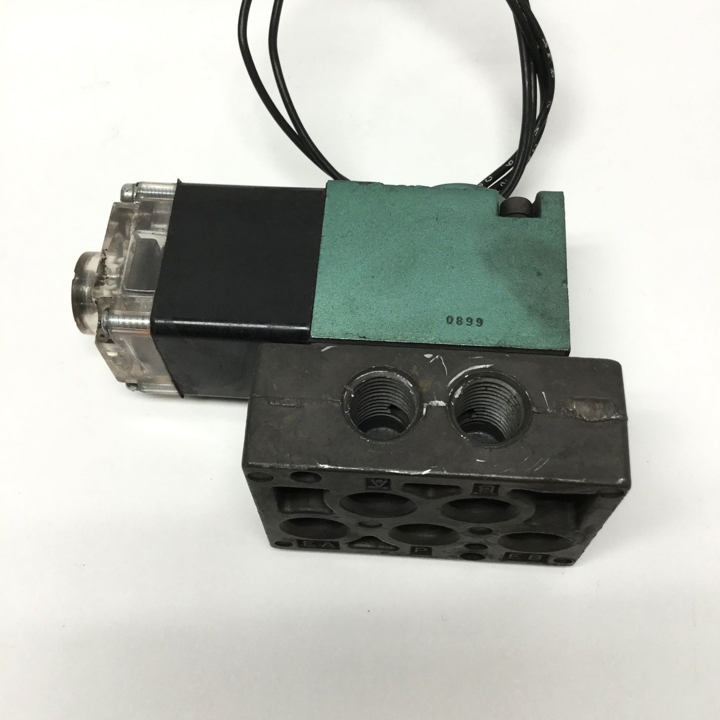 Used Numatics 11SAD44AO Solenoid Valve 5-Port, 2-Position, 1/4" NPT, 150psi, 120VAC