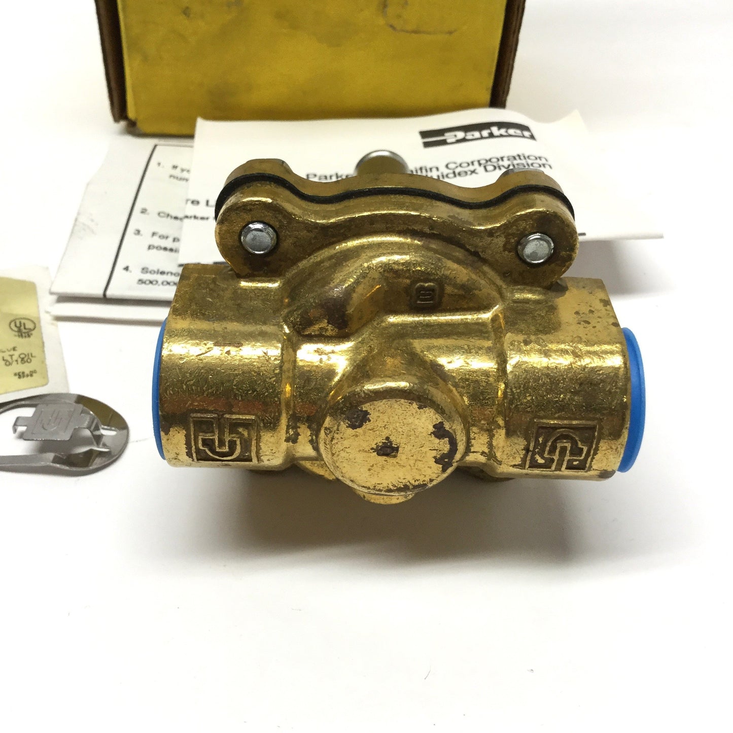 New – Open box Parker 08F23O2140ACF Gold Ring 2-Way Solenoid Valve 150psi Air/Water/Oil No Coil