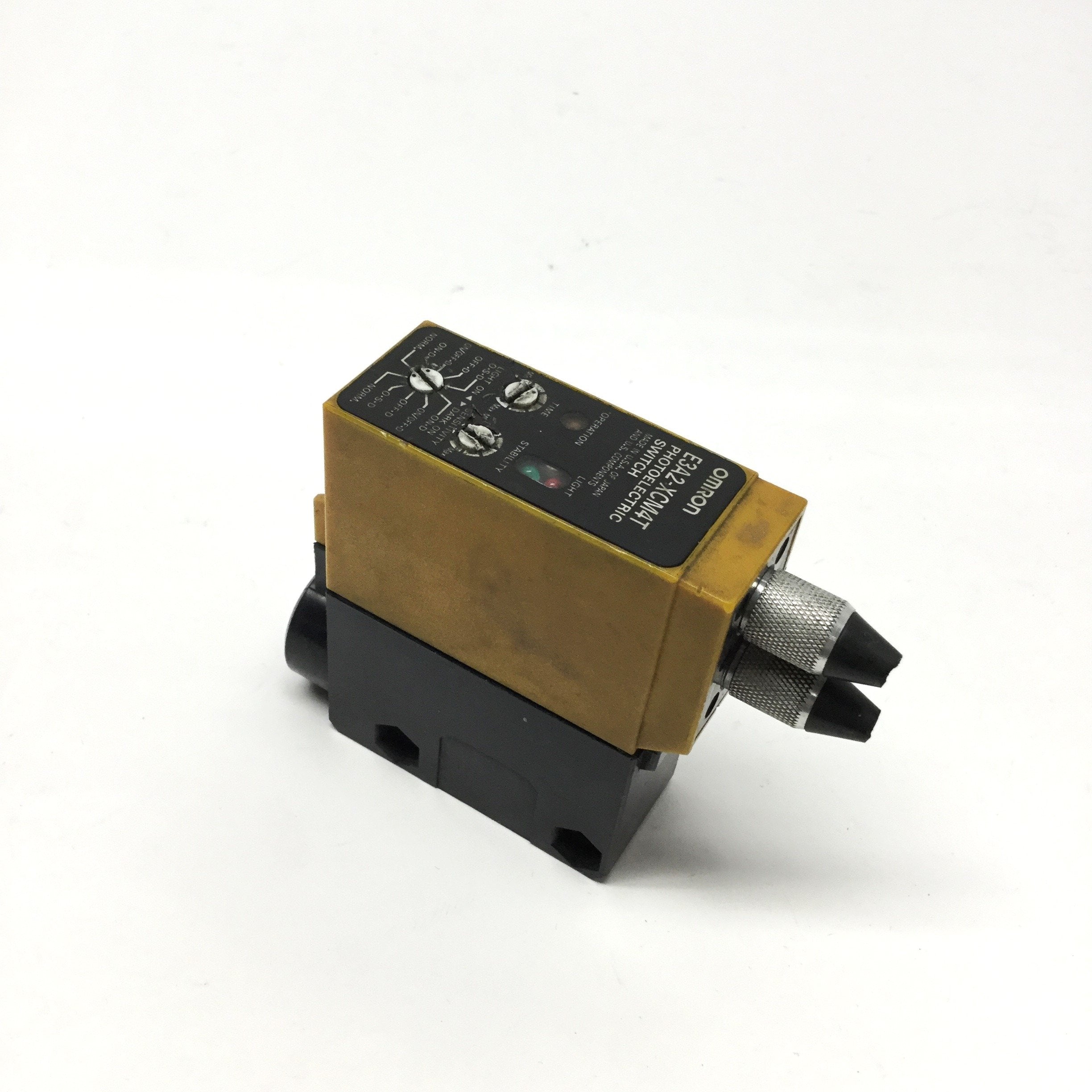 E3A2-10M4 Omron NEW In Box Photoelectric Sensor Switch E3A2-10L & E3A2-10DM4 E3A2-10M4 Omron NEW In Box Photoelectric Sensor Switch E3A2-10L & E3A2-10DM4