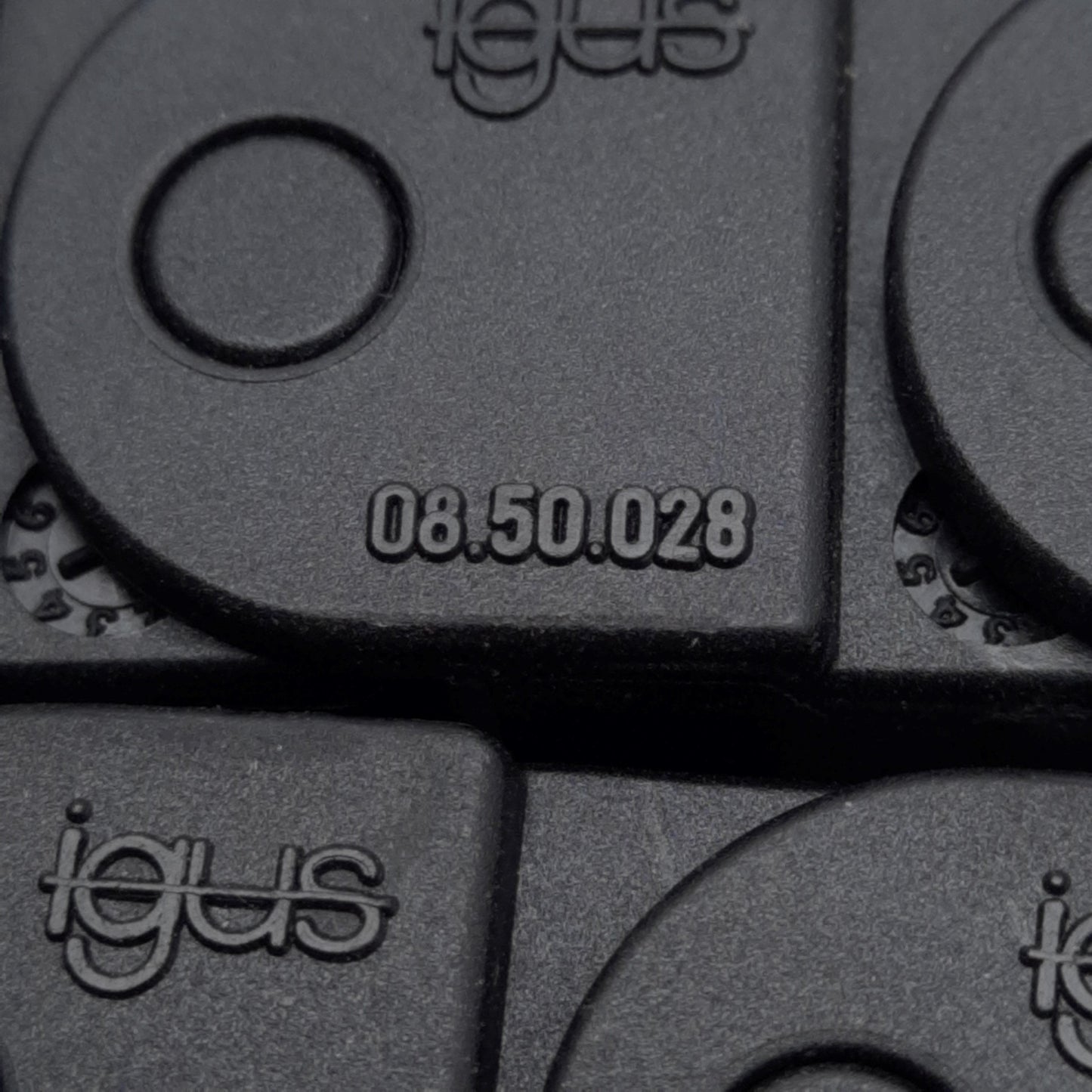 Used Igus 08.50.028 Energy Chain, 28mm Bending Radius, 50x15mm Inner, 4ft Long