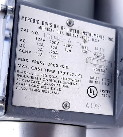 Used Dwyer 1004E-A1-J Explosion-Proof Pressure Switch 3000psig SPDT 1/2" M 1/4" F NPT