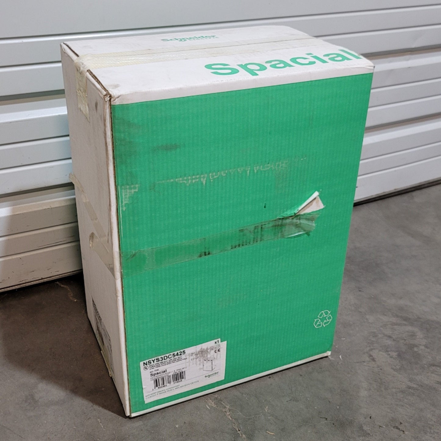 New Schneider Electric NSYS3DC5425 Spacial Steel Electrical Enclosure 500x400x250mm
