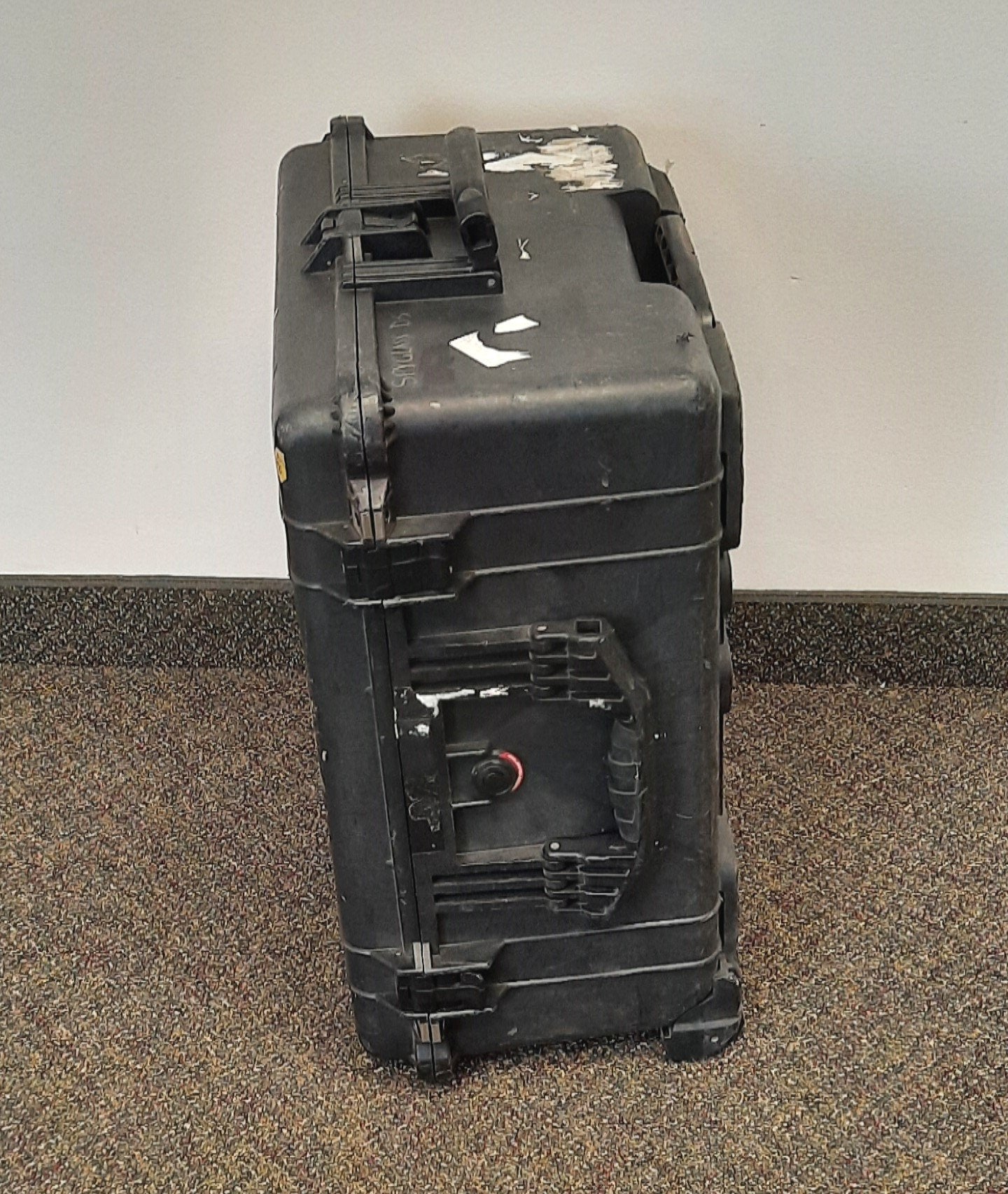 Used Pelican 1610 Watertight Protector Case, Interior Dimensions: 21.8"x16.7"x10.6"