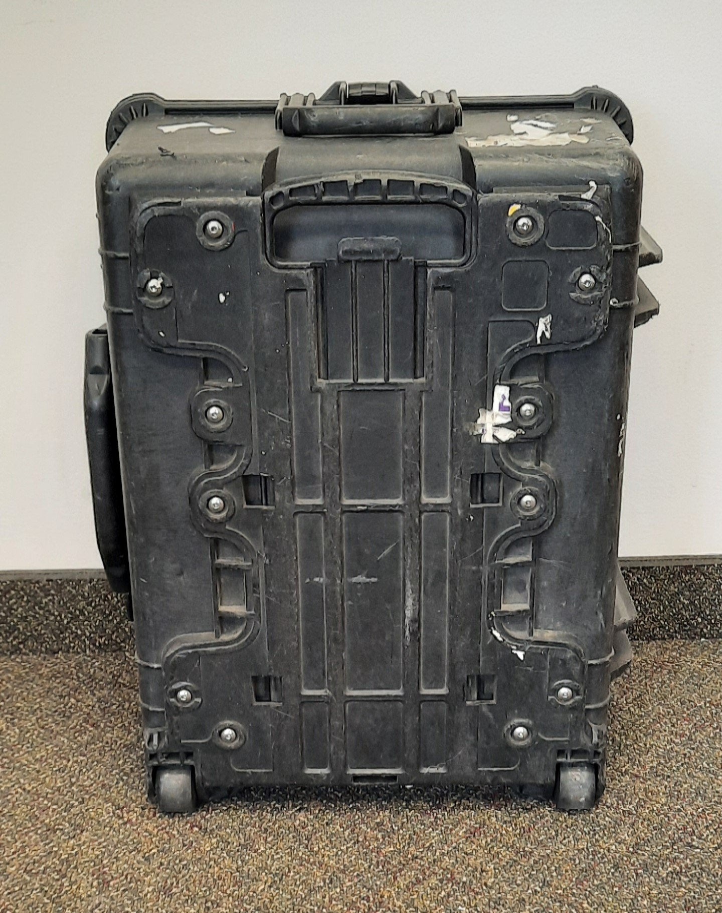 Used Pelican 1610 Watertight Protector Case, Interior Dimensions: 21.8"x16.7"x10.6"