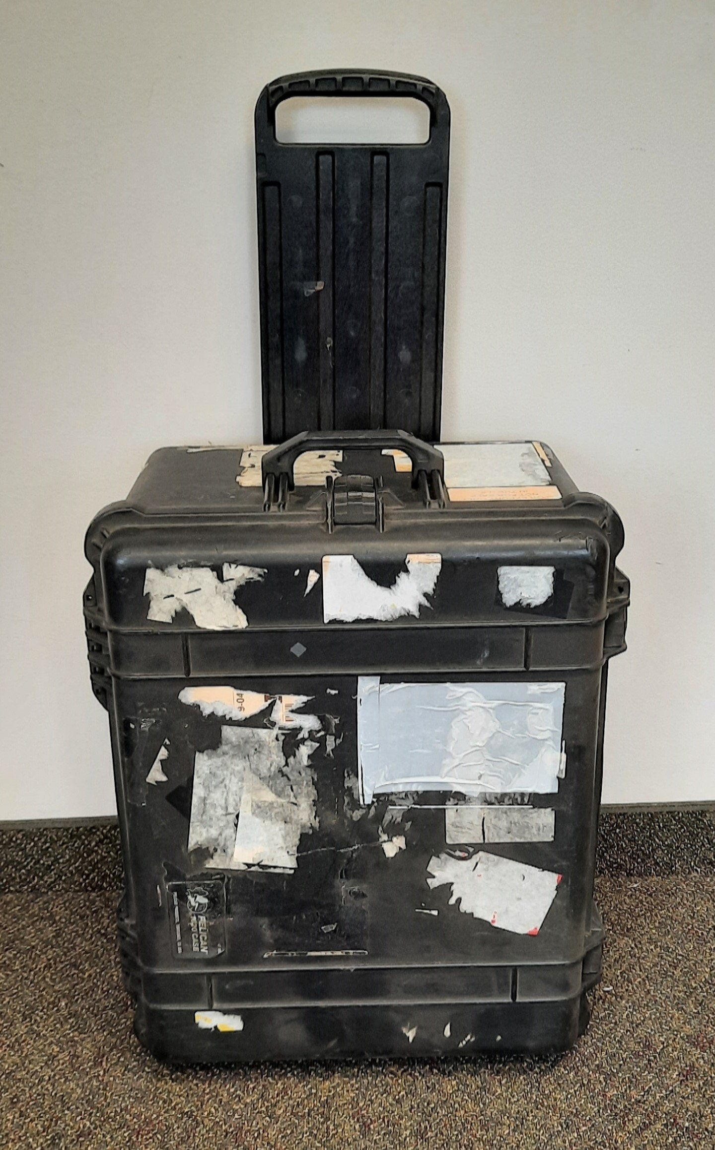 Used Pelican 1620 Watertight Protector Case Dimensions 21.48 x 16.42 x 12.54"