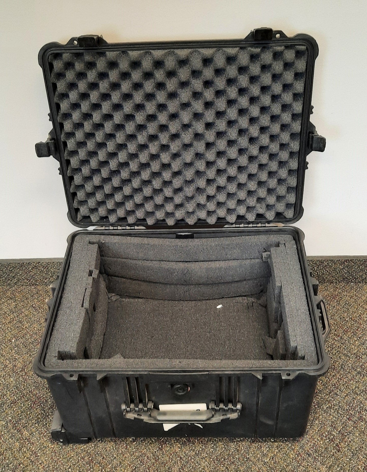 Used Pelican 1620 Watertight Protector Case Dimensions 21.48 x 16.42 x 12.54"