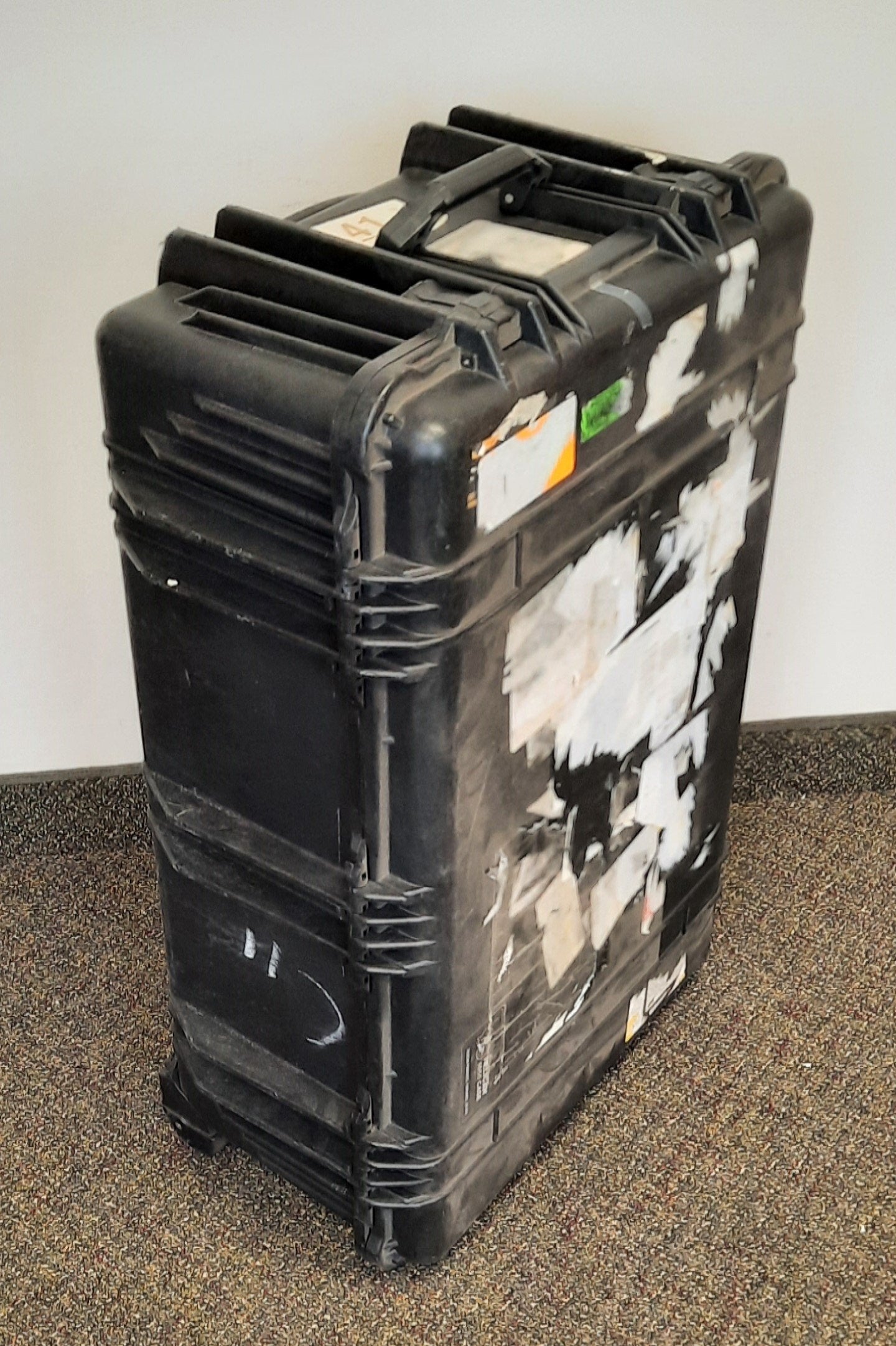 Used Pelican 1650 Watertight Protector Case Dimensions 28.57 x 17.52 x 10.65"